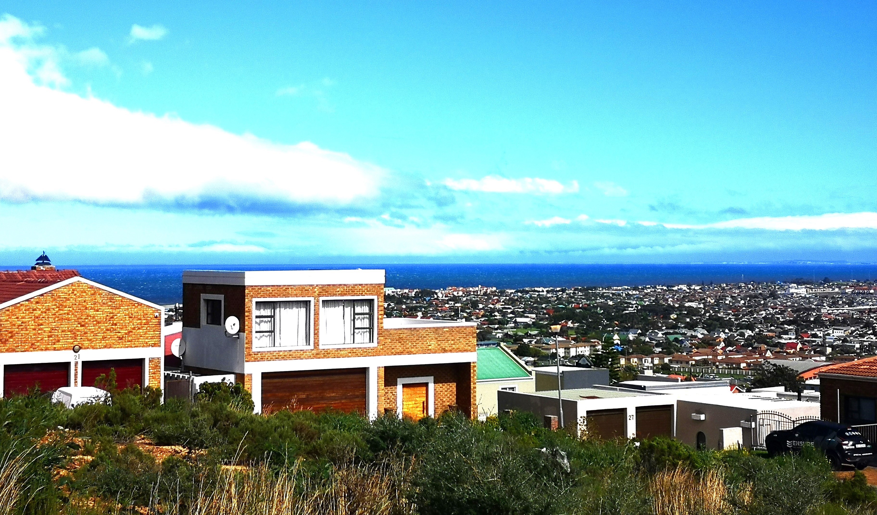House for Sale in Mountainside 4 bedrooms, sea views, double garage