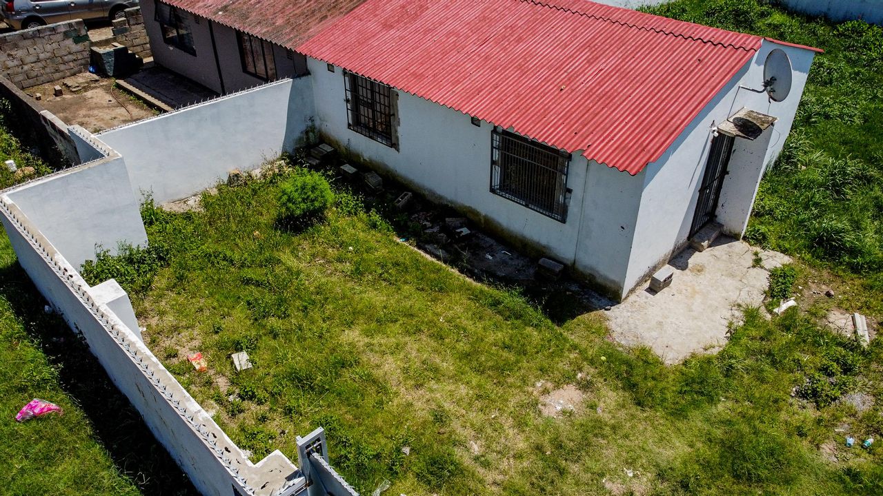 Pefferville SemiDetached 2Bedroom House Auction Fully Walled Yard