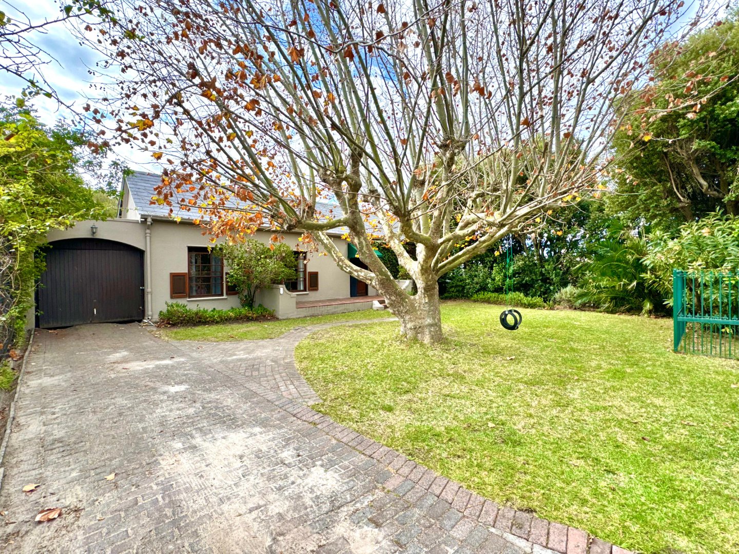 Diep River House For Sale 5 Bedrooms, Pool, Secure Parking, Near Top