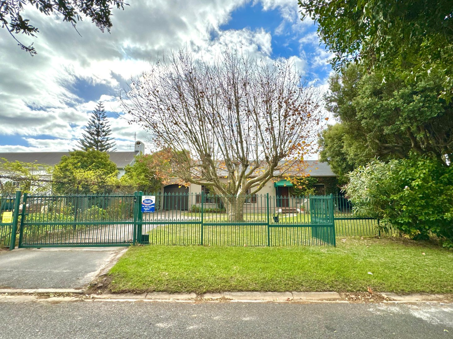 Diep River House For Sale 5 Bedrooms, Pool, Secure Parking, Near Top