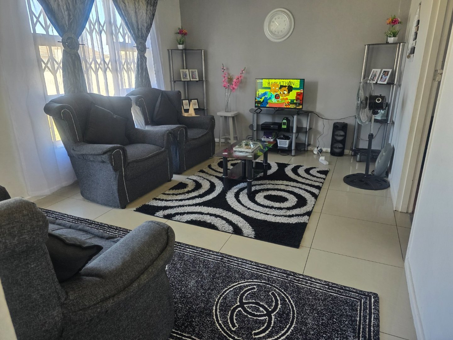 For Sale House in Colorado Park with 2 bedrooms, spacious yard, and