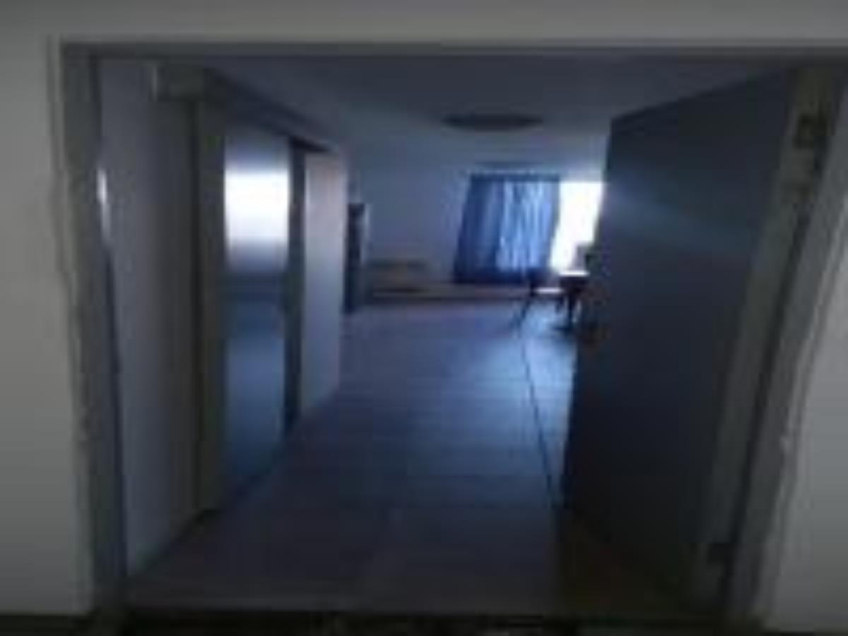 Zonnebloem Apartment For Sale: Spacious Layout, Balcony, Secure Parking 