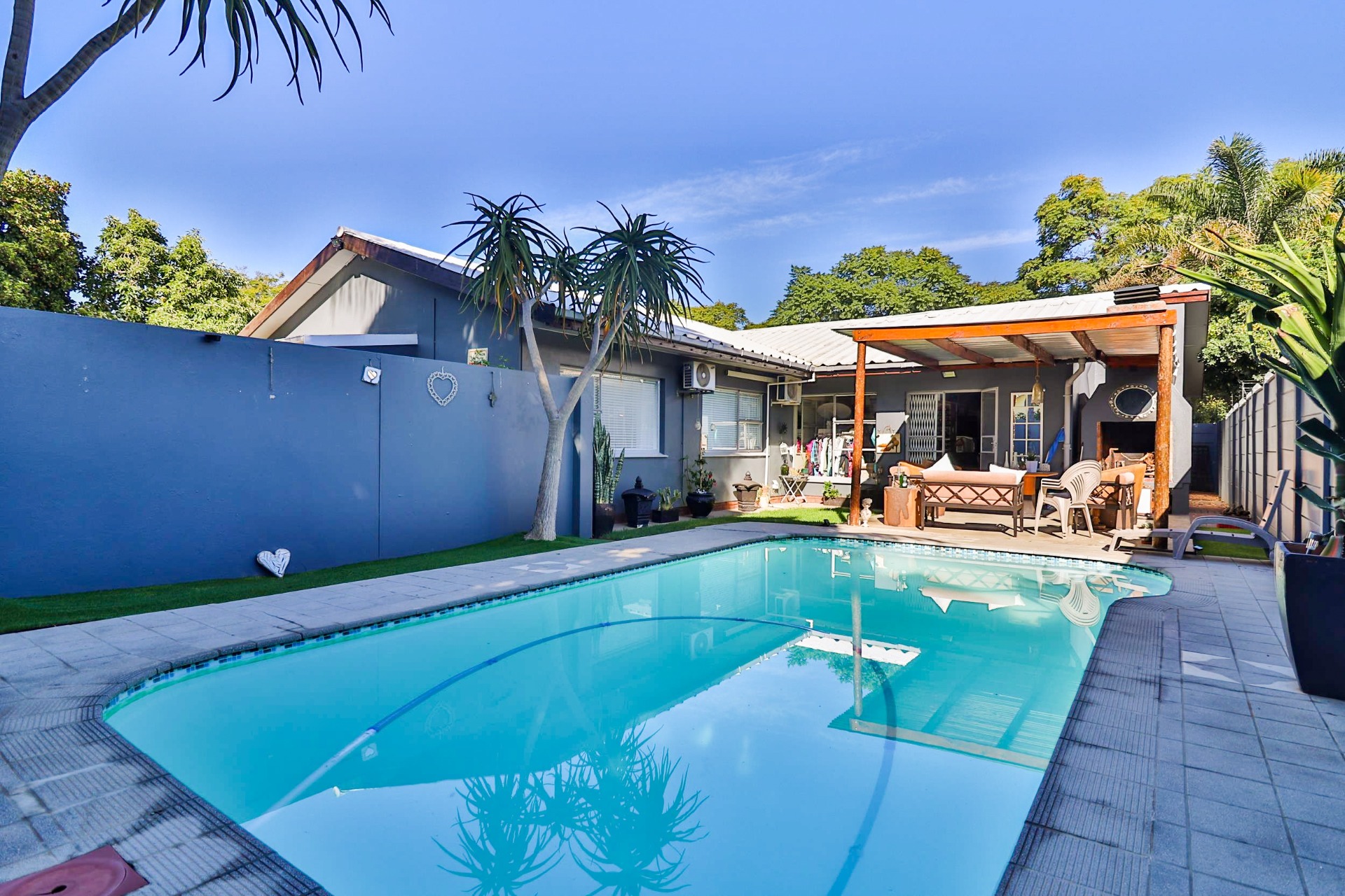 Entertainer's Dream House for Sale in Robertson Central, MustSee! 