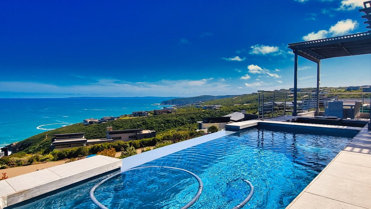 Oceanfront Breakwater Bay Eco Estate House with 180° views, eco