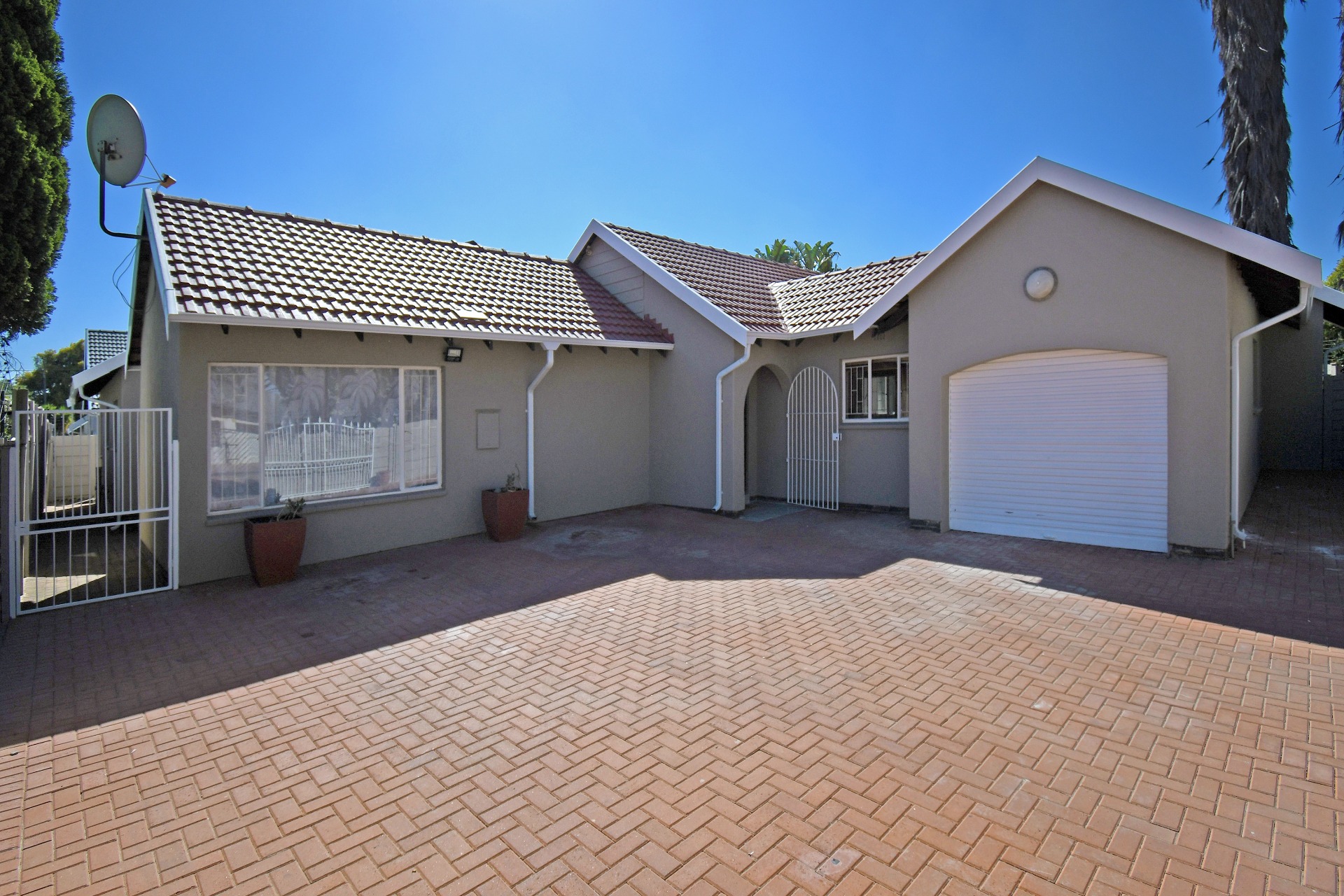 Spacious 4 Bed House + 3 Bed Cottage in Secure Edenglen, For Sale ENT0267895 MyProperty