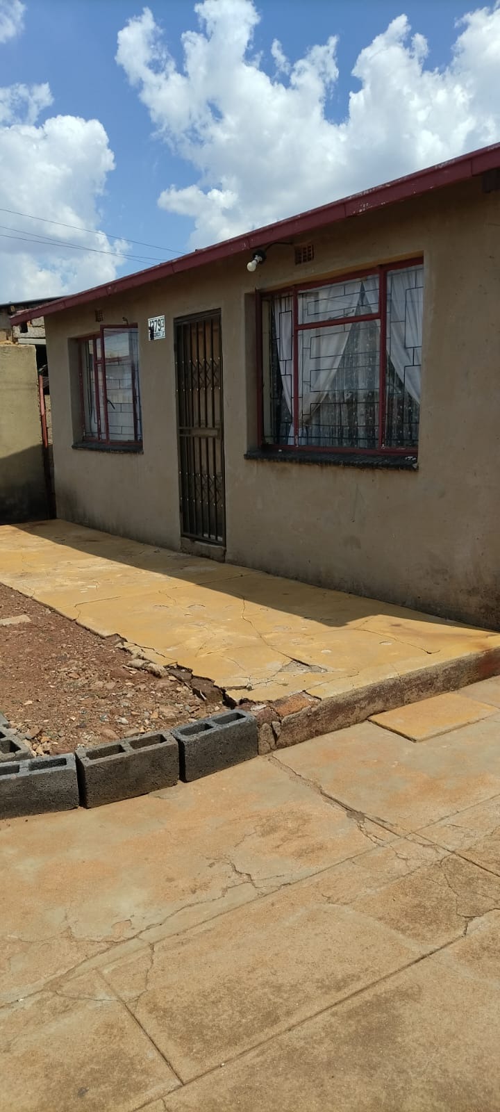 Charming 2Bed House in Dobsonville with Modern Features & Secure Yard