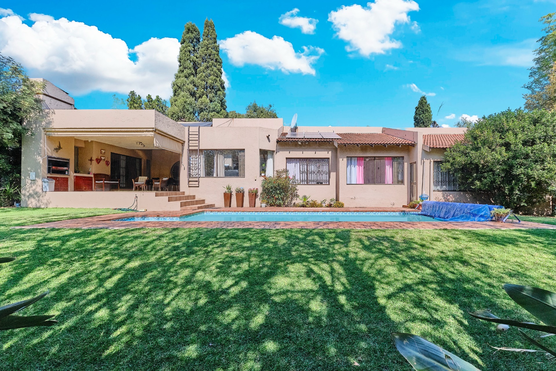 Sunninghill House For Sale Spacious 4Bed, Pool, Solar, Borehole, Top