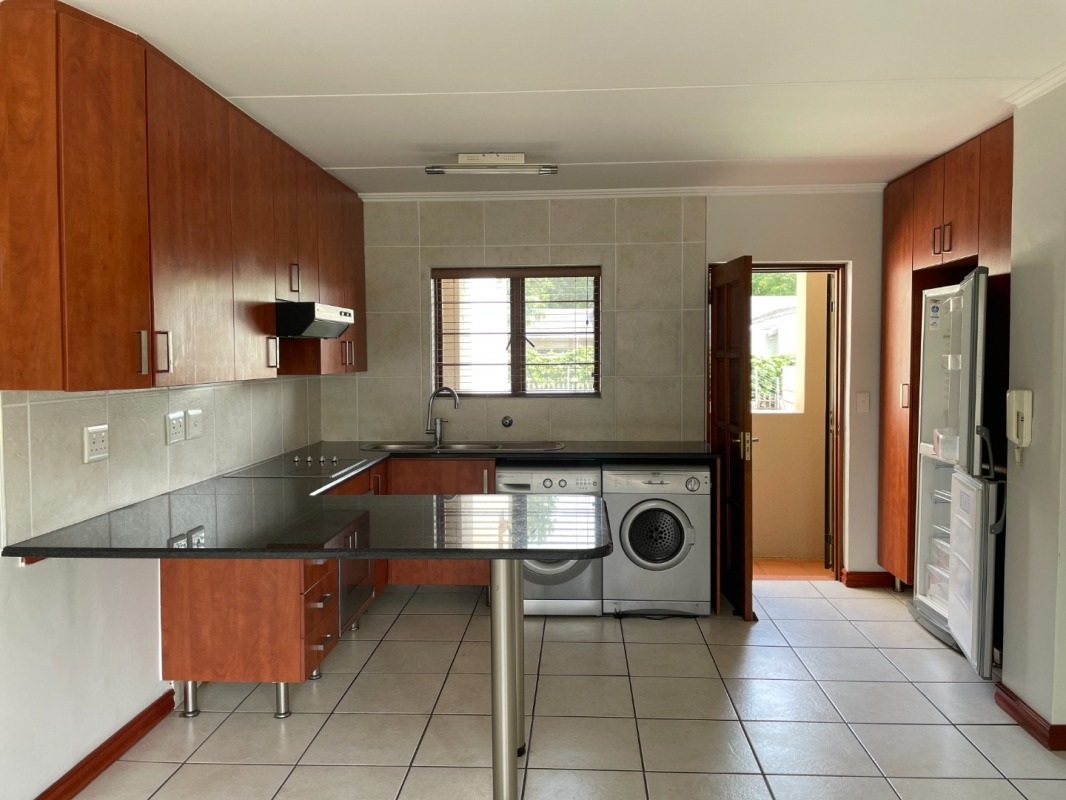 Bedfordview Central Apartment: For Sale, 1 Bed, Pool, Tennis Court, Pet ...