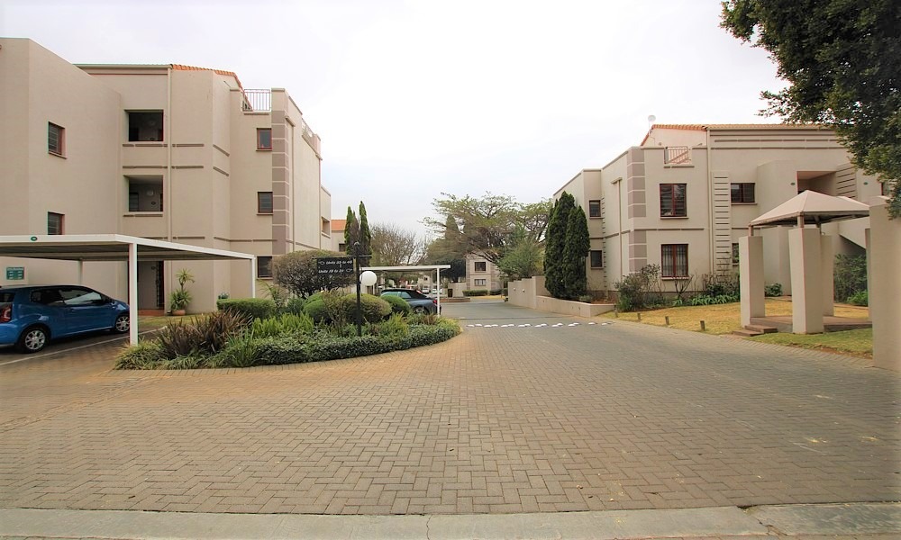Bedfordview Central Apartment: For Sale, 1 Bed, Pool, Tennis Court, Pet ...