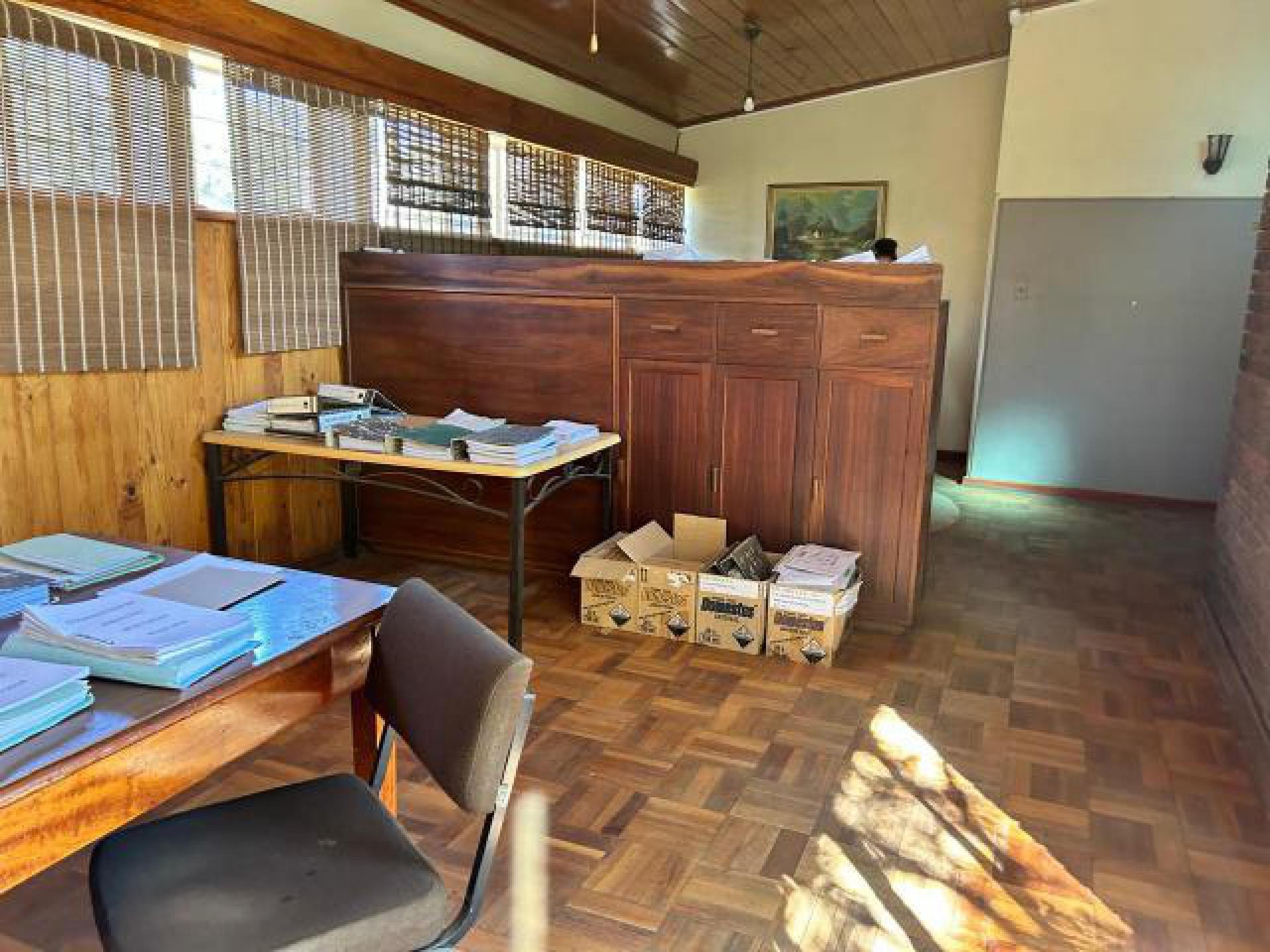 For Sale Spacious House in Christiana Central with 4 Bedrooms and 4Car Port. ENT0284570