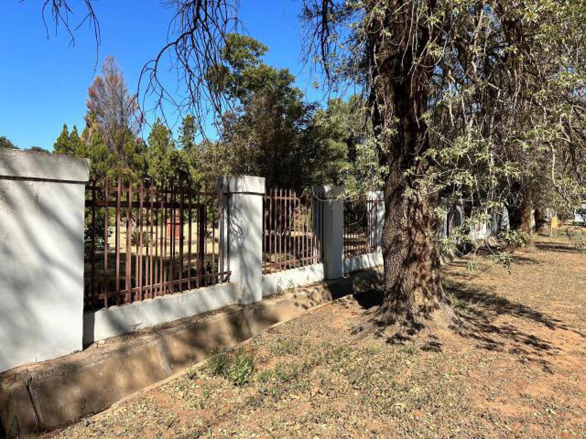 For Sale Spacious House in Christiana Central with 4 Bedrooms and 4Car Port. ENT0284570