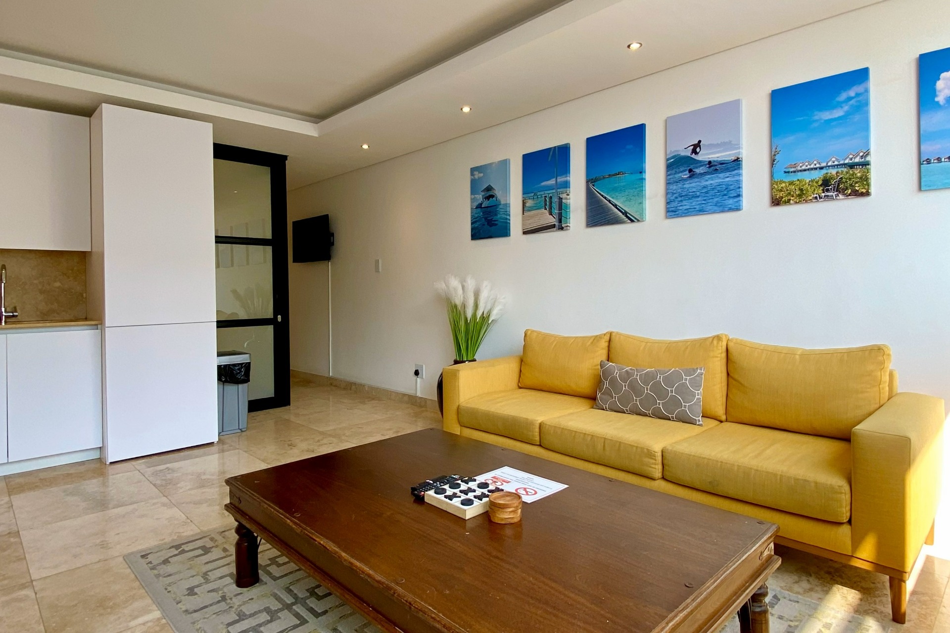 Mouille Point Apartment For Sale Openplan living, sea views, 24hour