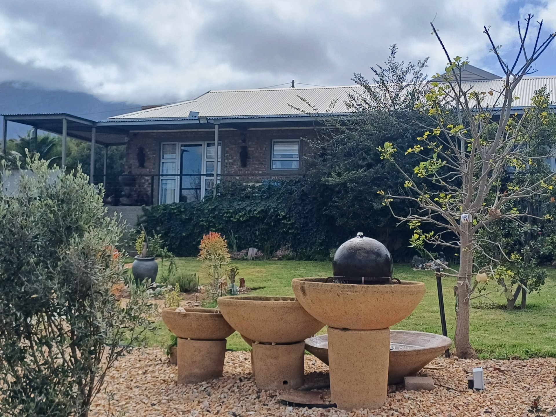 For Sale House in Ladismith Central with pool, garden, and greenbelt