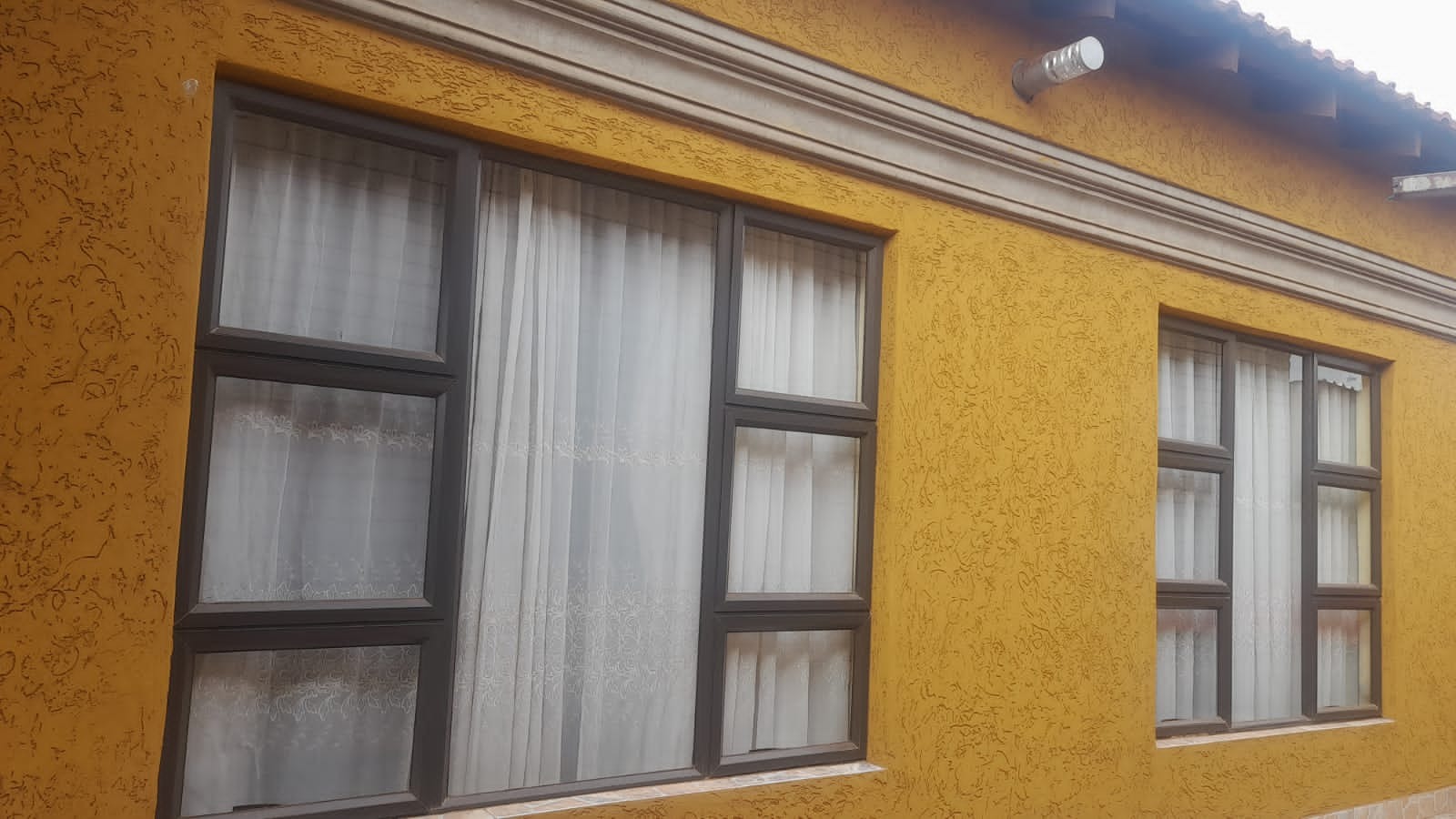 For Sale House in Orange Farm with 3 beds, garage, and convenient