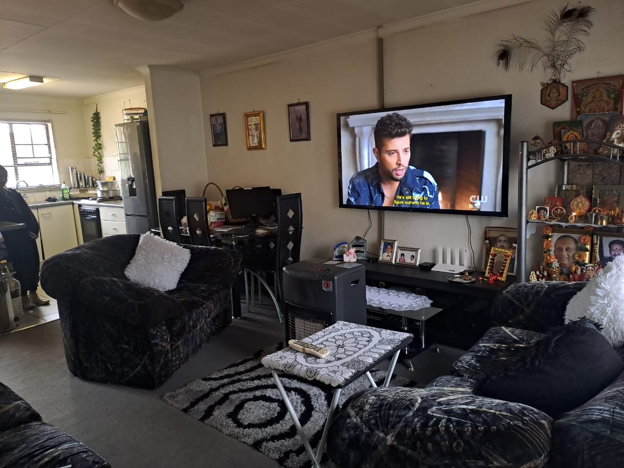 For Sale Lakefield Apartment with 2 Bedrooms, Secure Complex, Close to