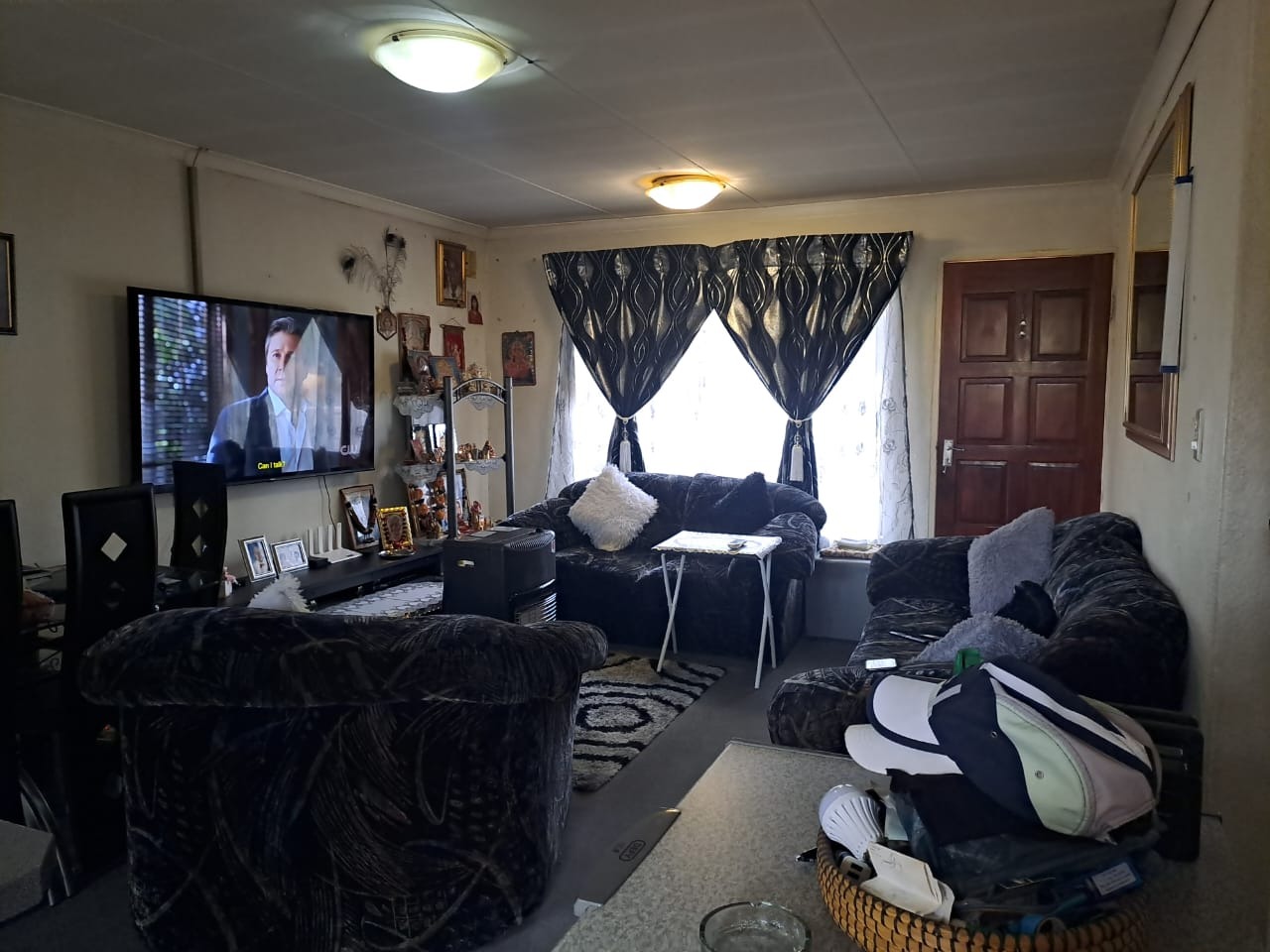 For Sale Lakefield Apartment with 2 Bedrooms, Secure Complex, Close to