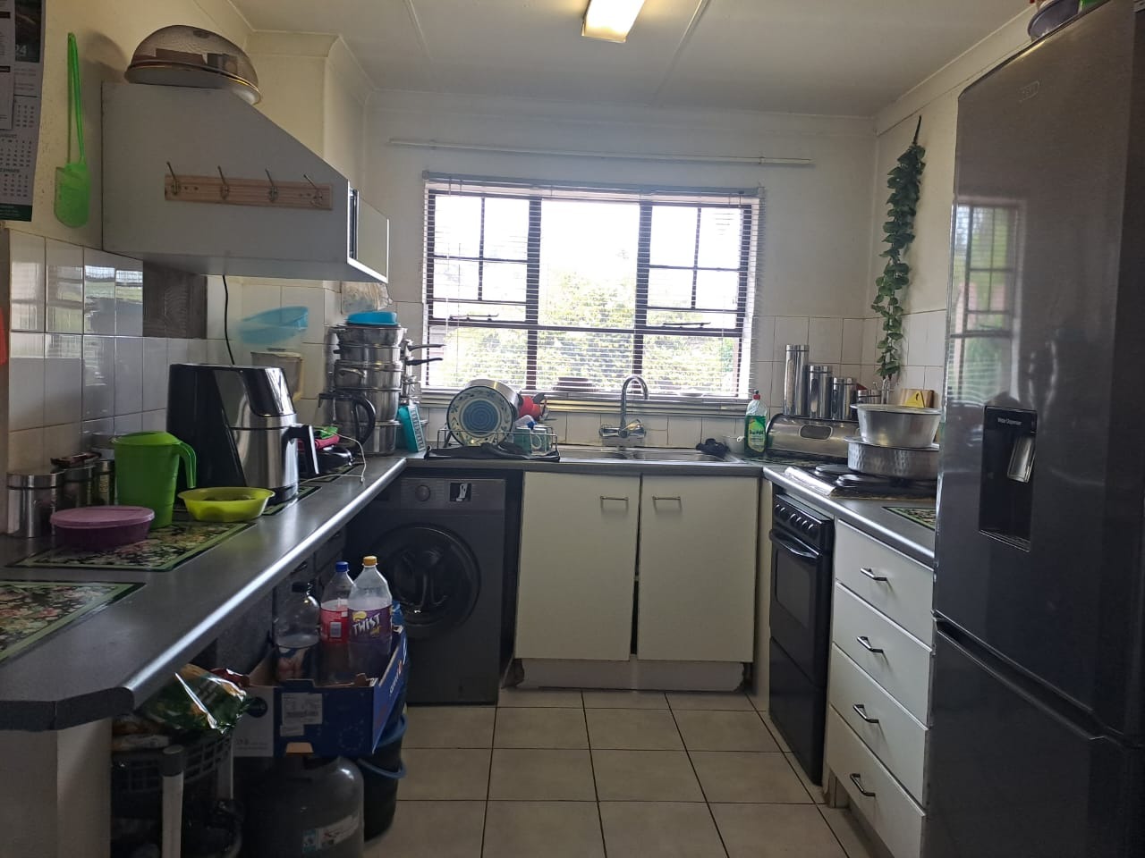 For Sale Lakefield Apartment with 2 Bedrooms, Secure Complex, Close to