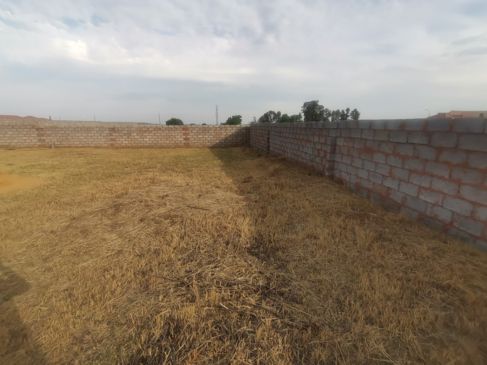 Villa Liza For Sale 800 sqm vacant land for residential development