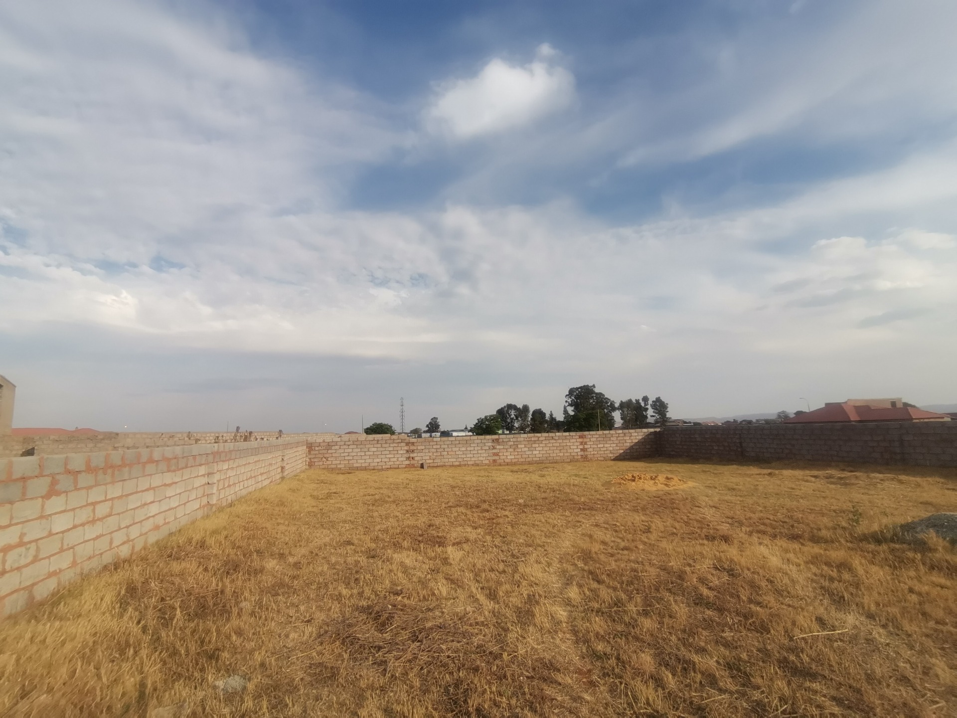 Villa Liza For Sale 800 sqm vacant land for residential development