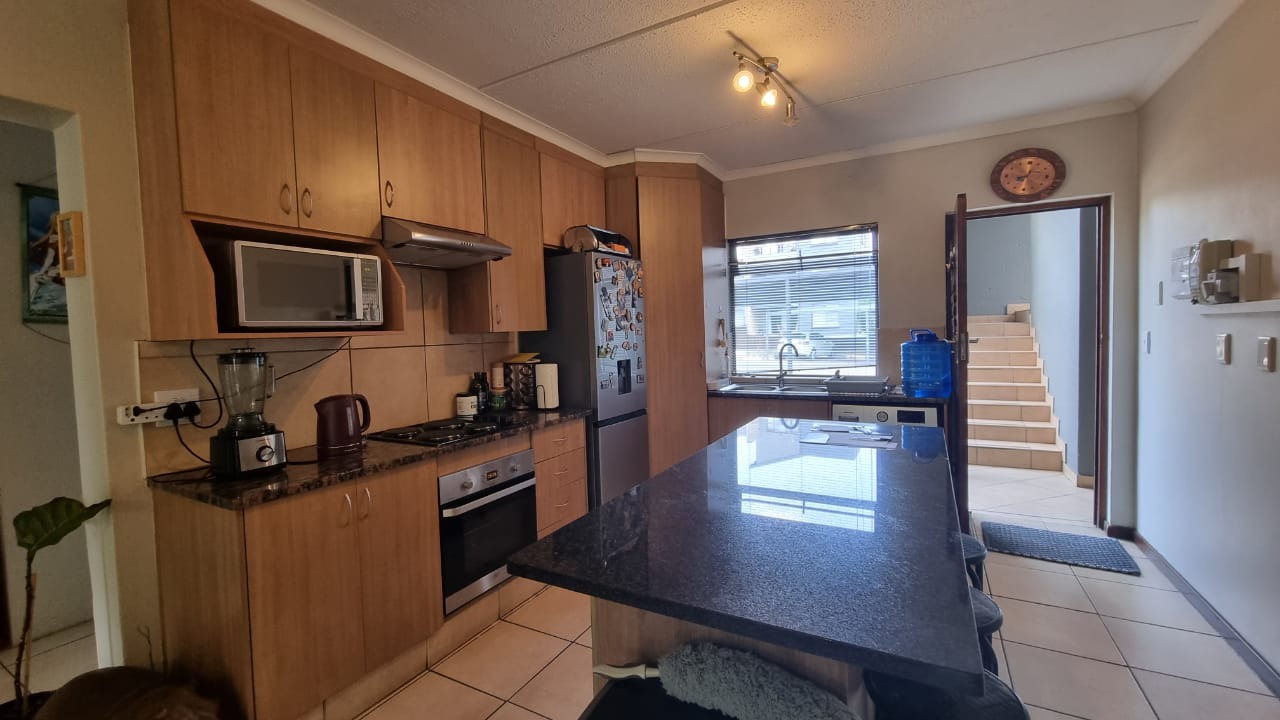 For Sale Townhouse in Greenstone Hill with pool, garden, and pet