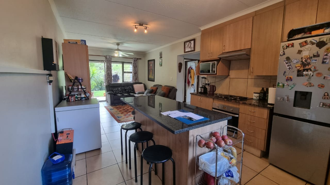 For Sale Townhouse in Greenstone Hill with pool, garden, and pet