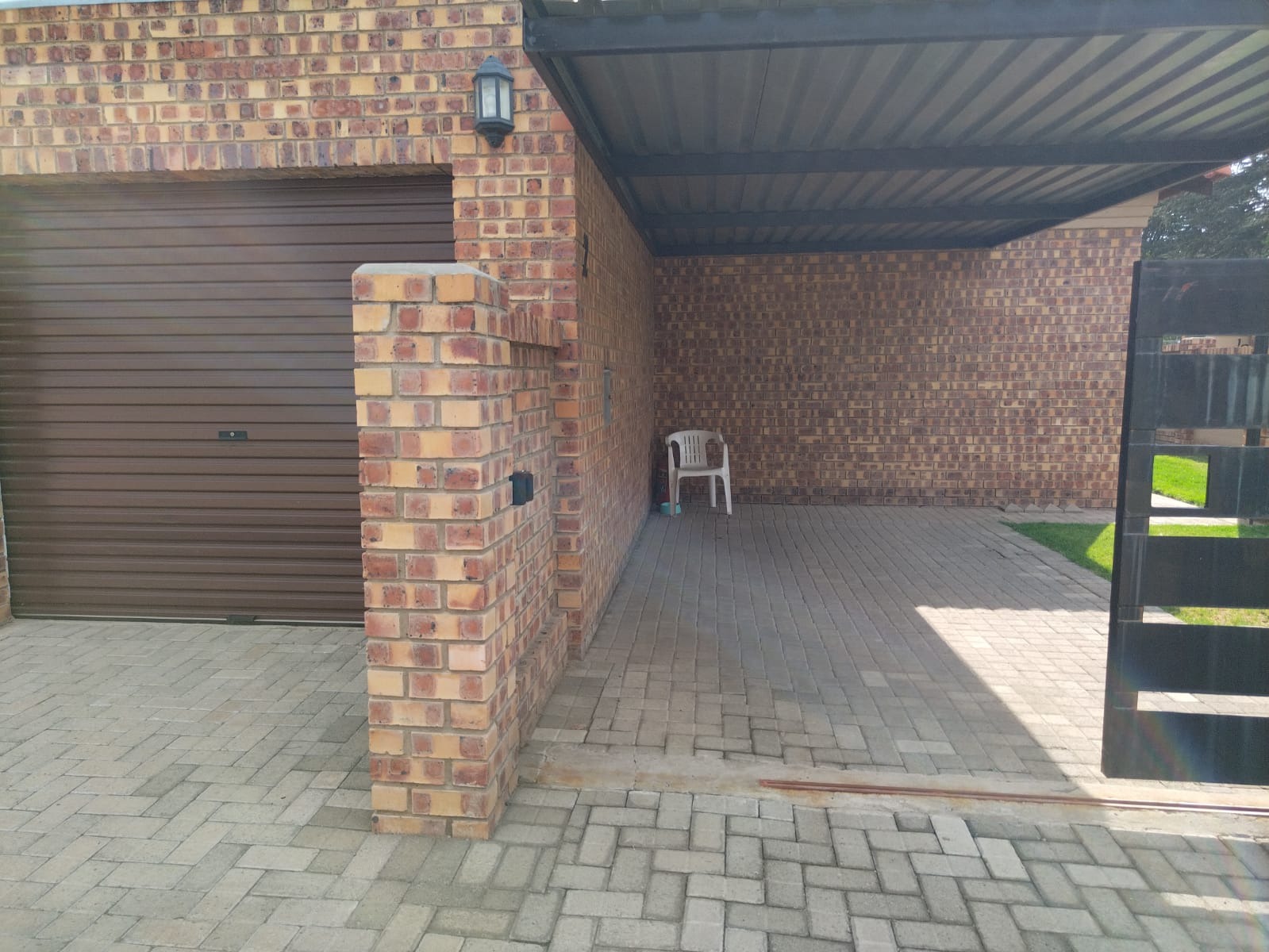 Ermelo Central Townhouse For Sale 2 bedrooms, garage, garden, pet