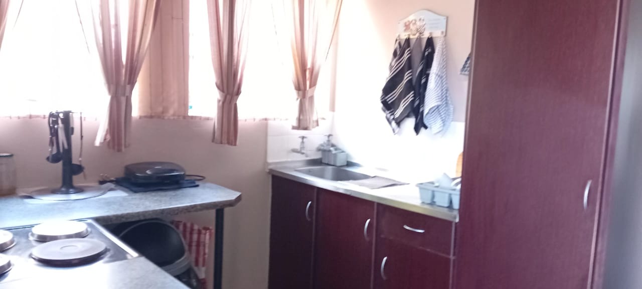 For Sale House in Albertville with 3 bedrooms, yard, garage, and