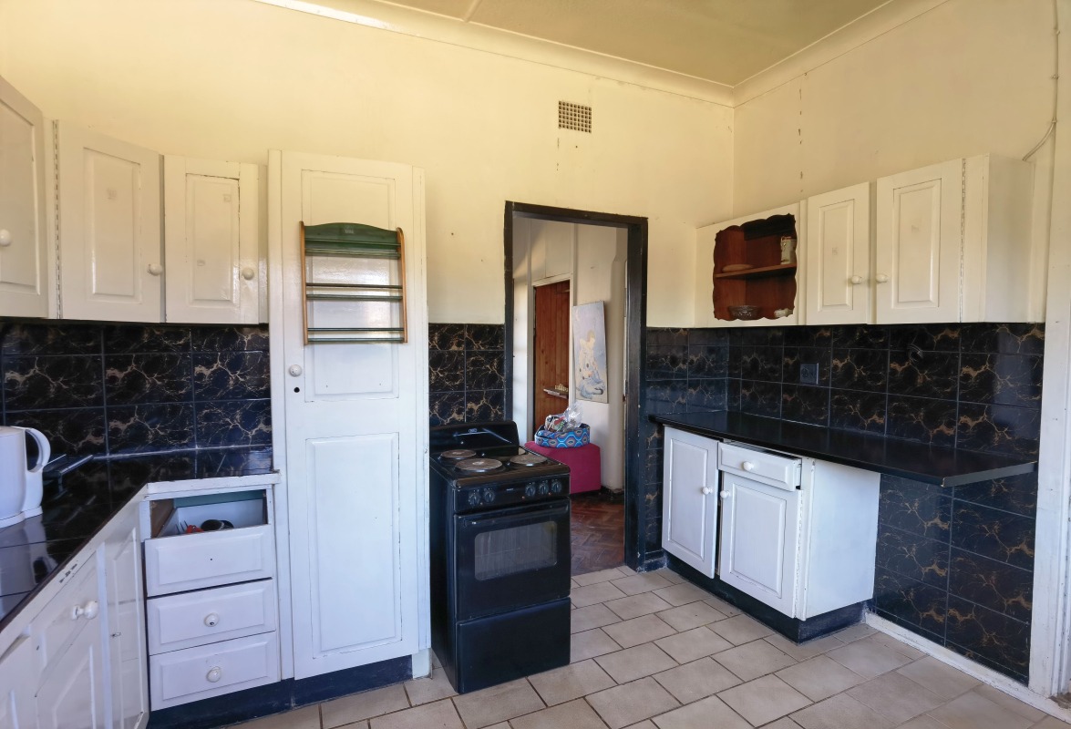 For Sale House in Primrose East with 2 beds, cottage, braai area, and