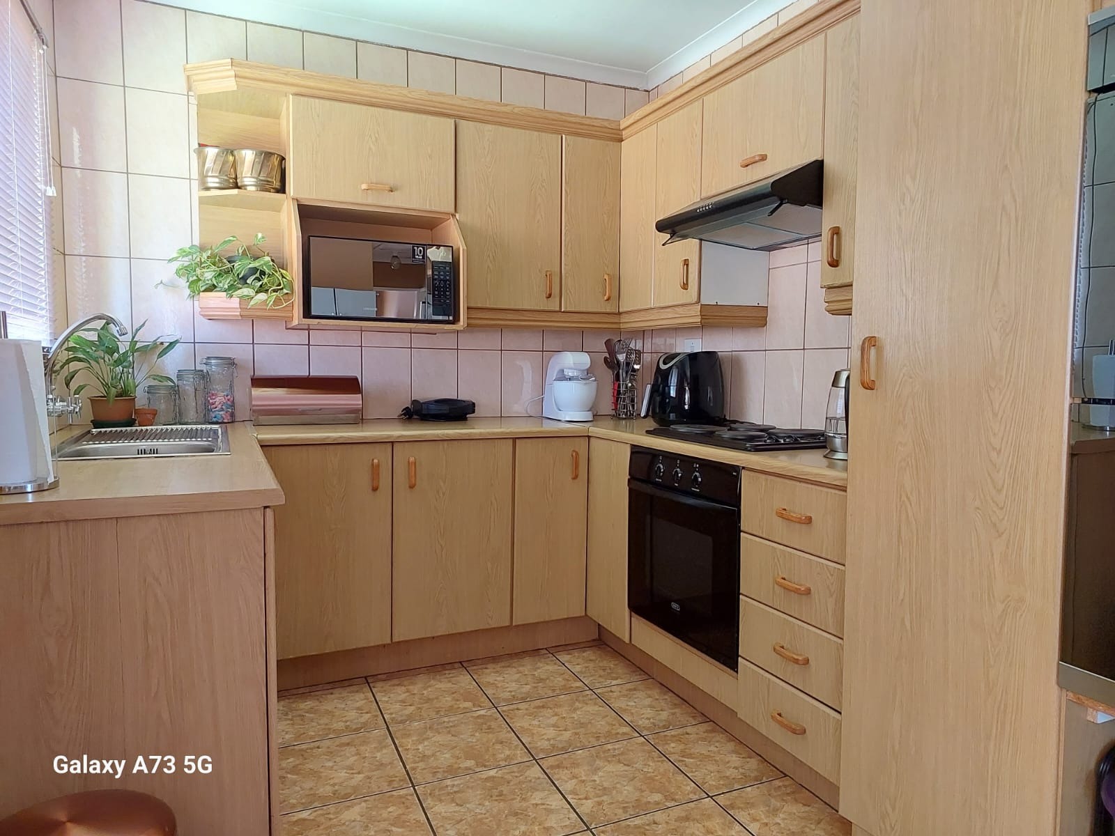 Dawn Park House For Sale 3 bedrooms, security features, spacious