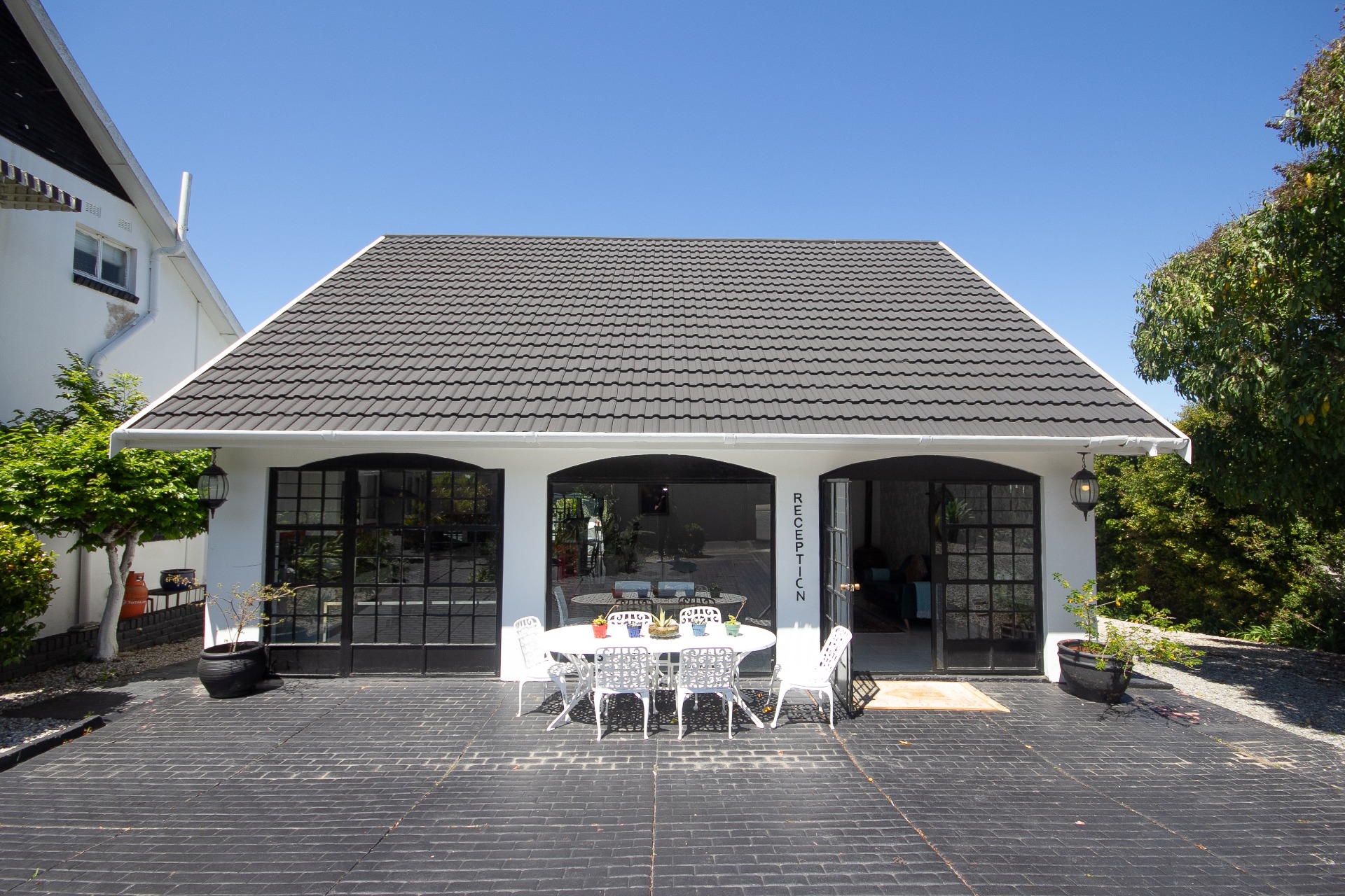 House For Sale in Old Place 5 ensuites, pool, flatlets, petfriendly