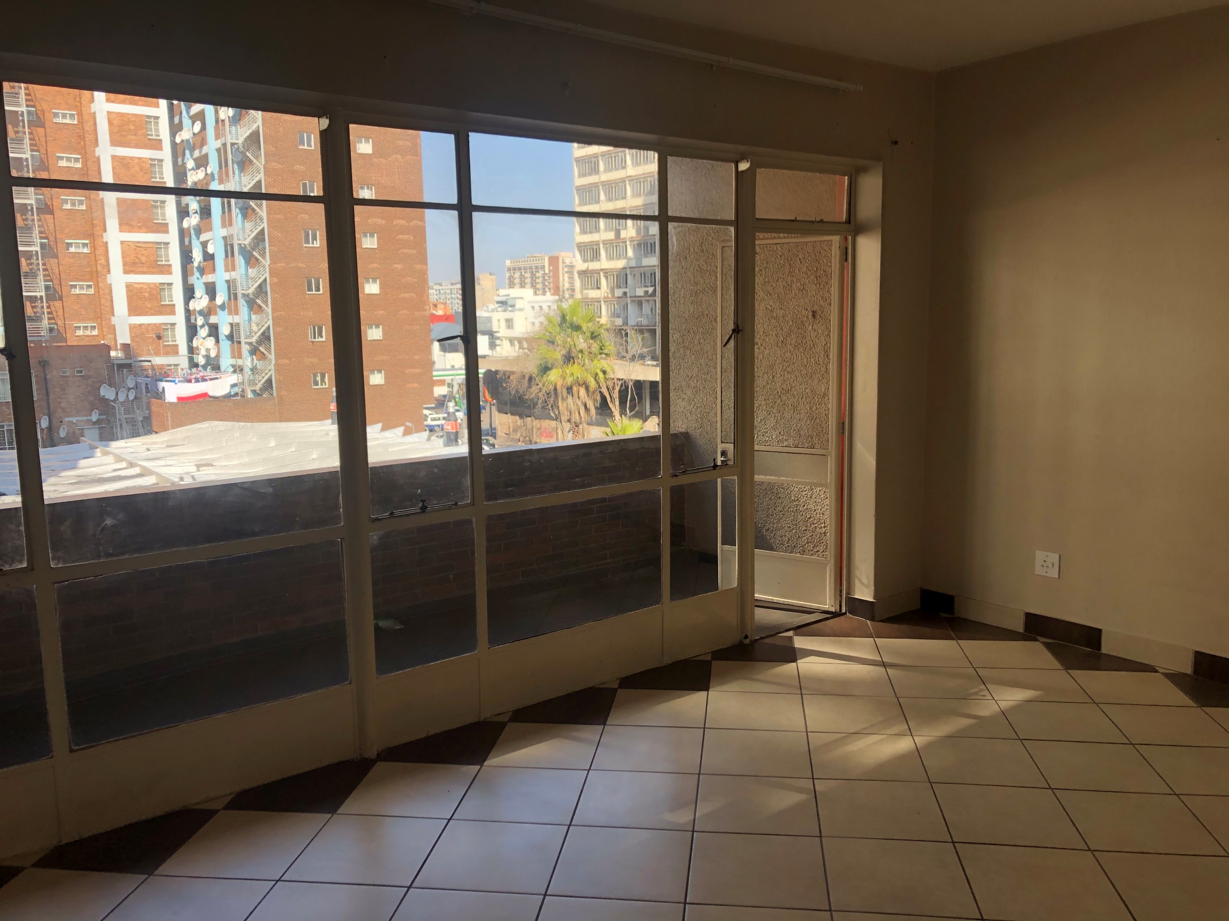 Spacious Flat To Rent in Hillbrow with Modern Amenities and Security