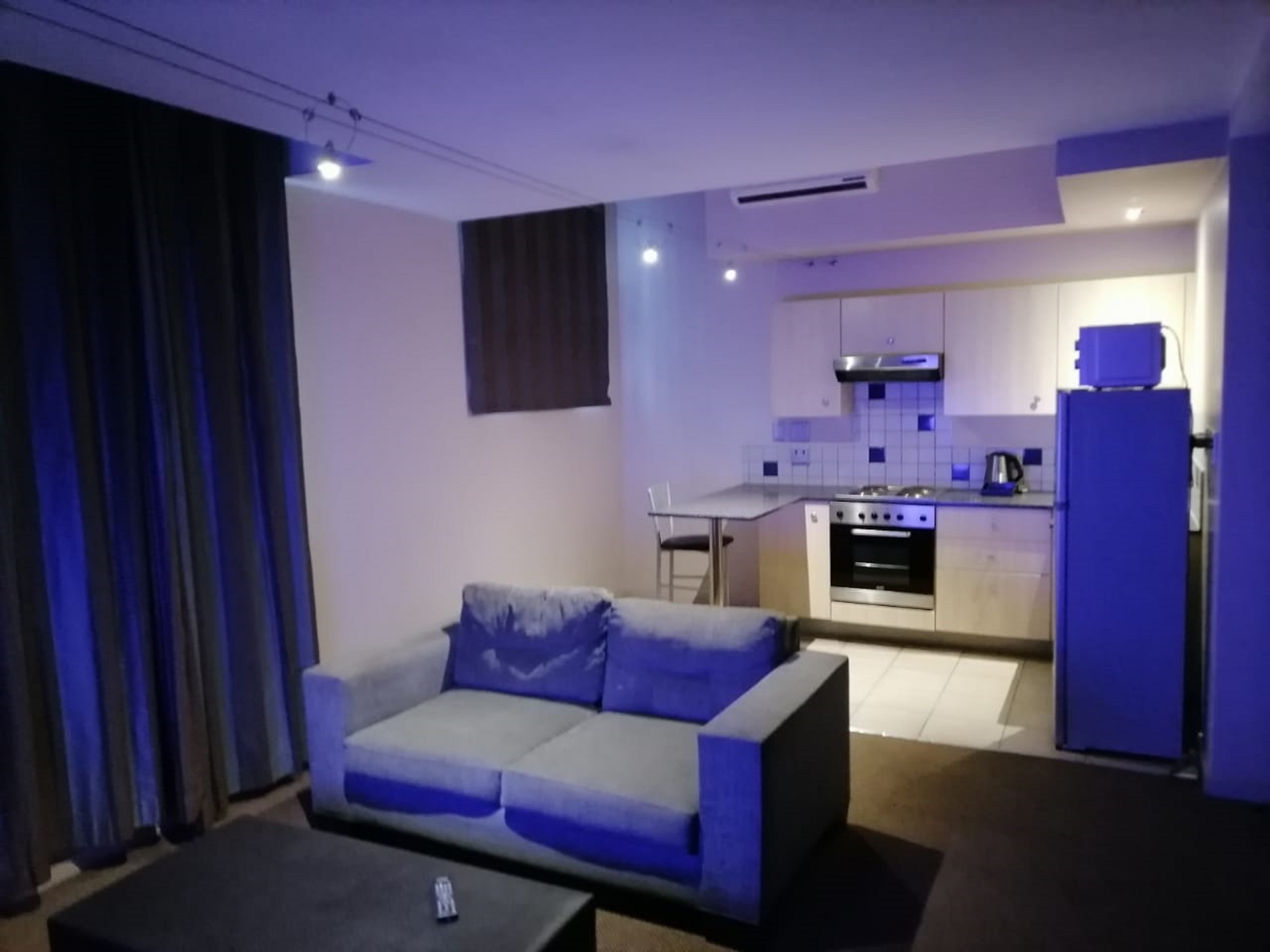 Charming 1 Bed Flat To Rent in Marshalltown, Johannesburg Features Galore! 207K_213 MyProperty