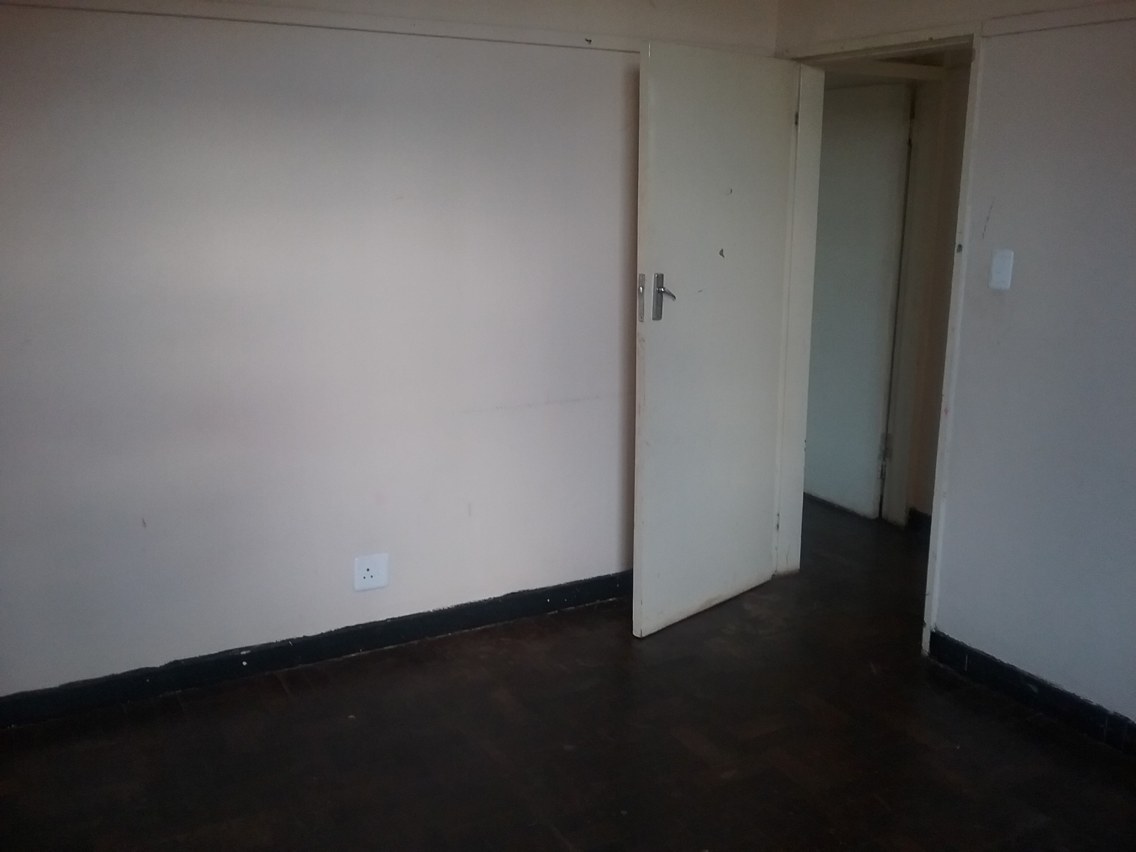 Charming Flat To Rent in Yeoville with Spacious Lounge & Cute Kitchen 647H_9 MyProperty