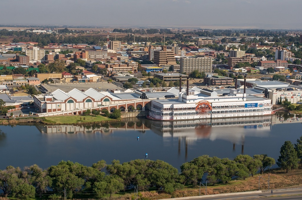 Benoni Central, Benoni view