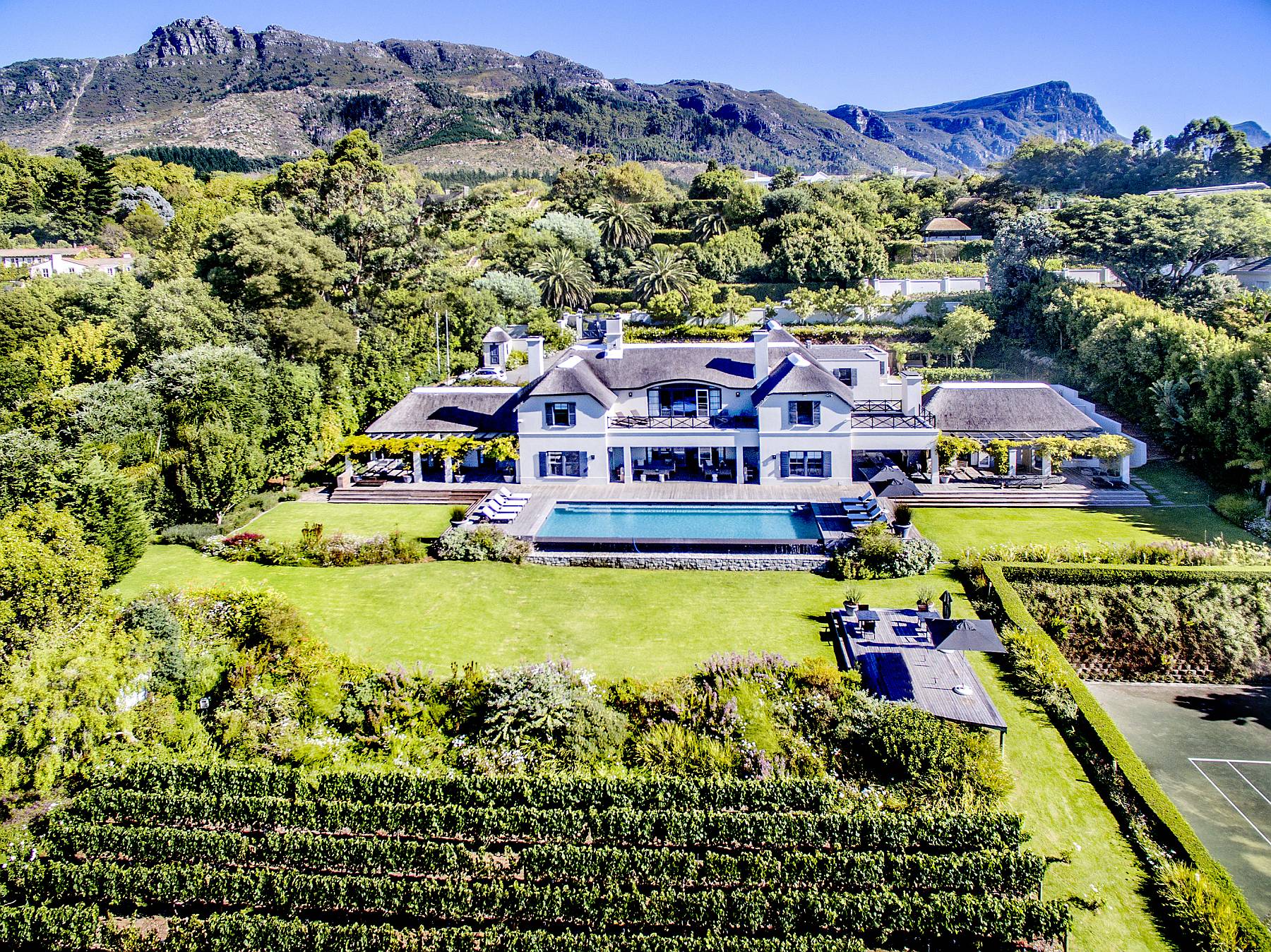 Signs of increasing activity in the luxury residential property market