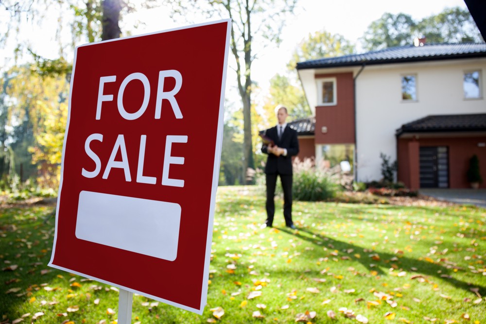 How a sign board can help you sell your home