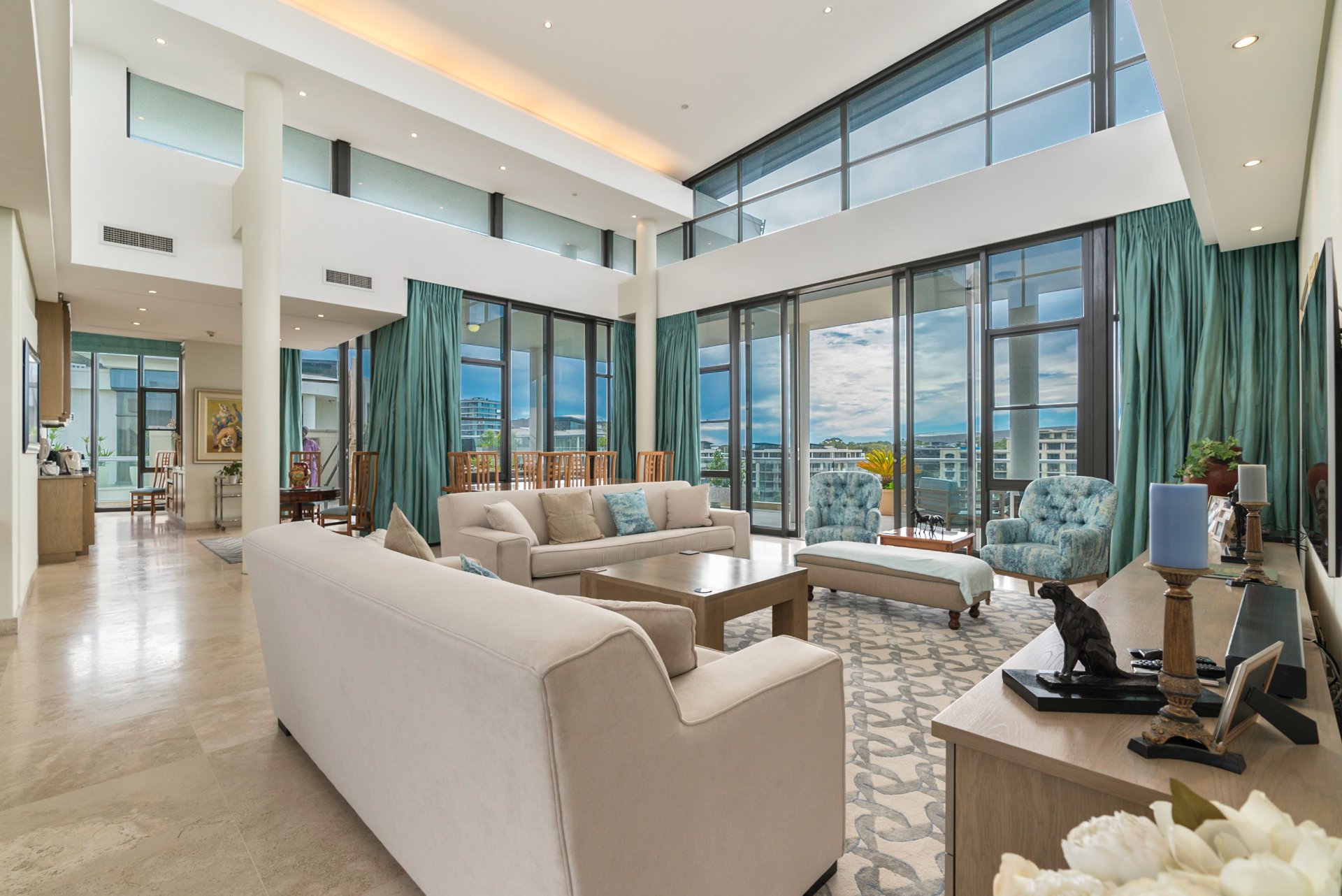 Foreign buyers snap up R40m-plus Cape properties despite weak luxury market