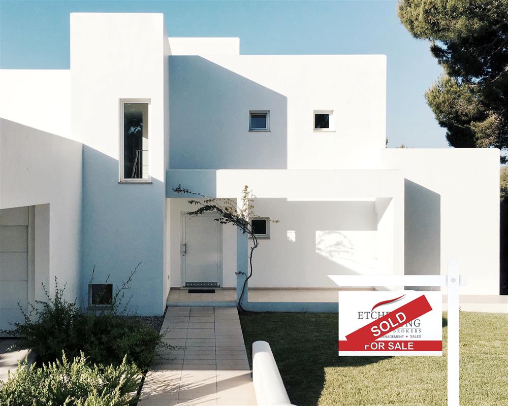 Why use an Etchells & Young Estate Agent to Sell your Property?