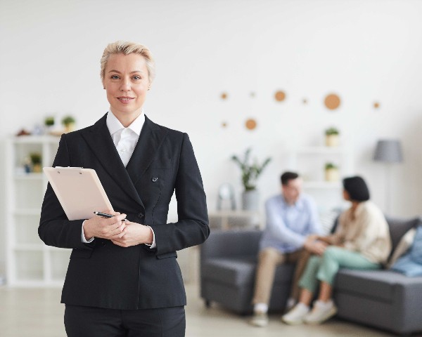 What to Ask a Real Estate Sales Agent Before Hiring