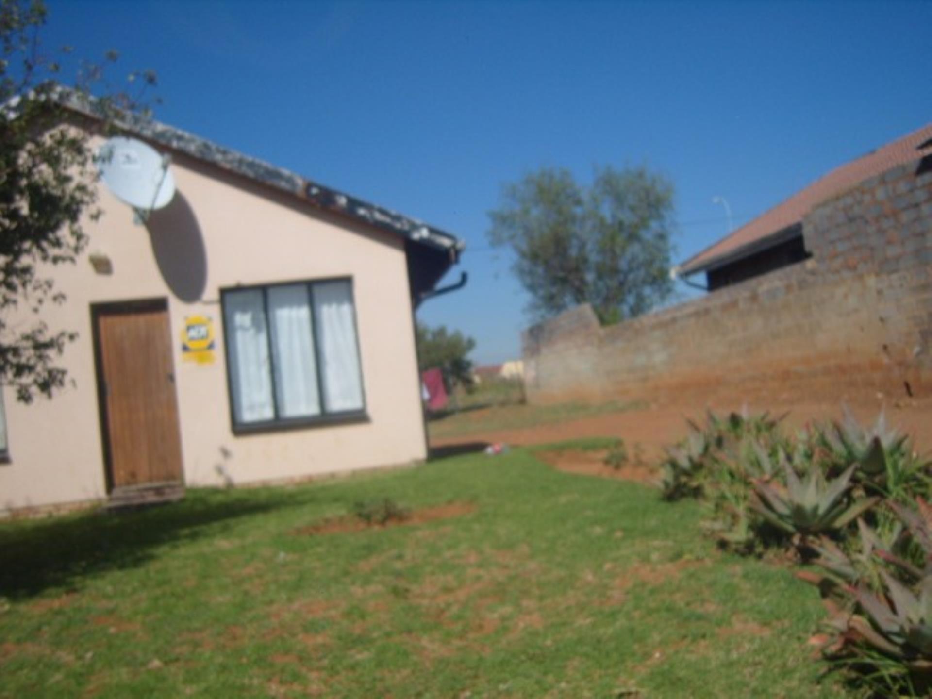 House For Sale in ENNERDALE EXT 2, JOHANNESBURG for R 355 000 1030405