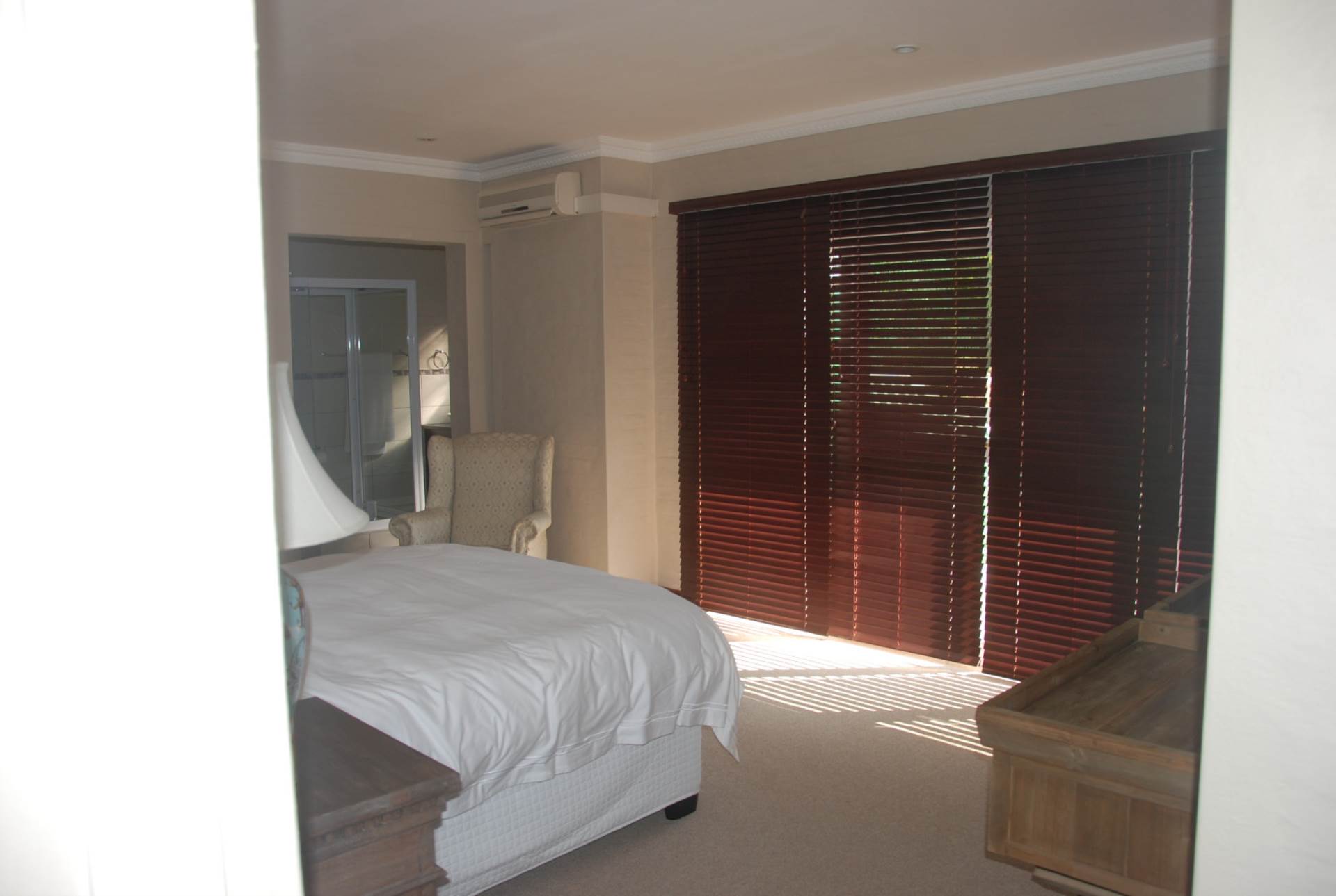 House For Sale in CARIBBEAN BEACH CLUB, HARTBEESPOORT for R 3 150 000