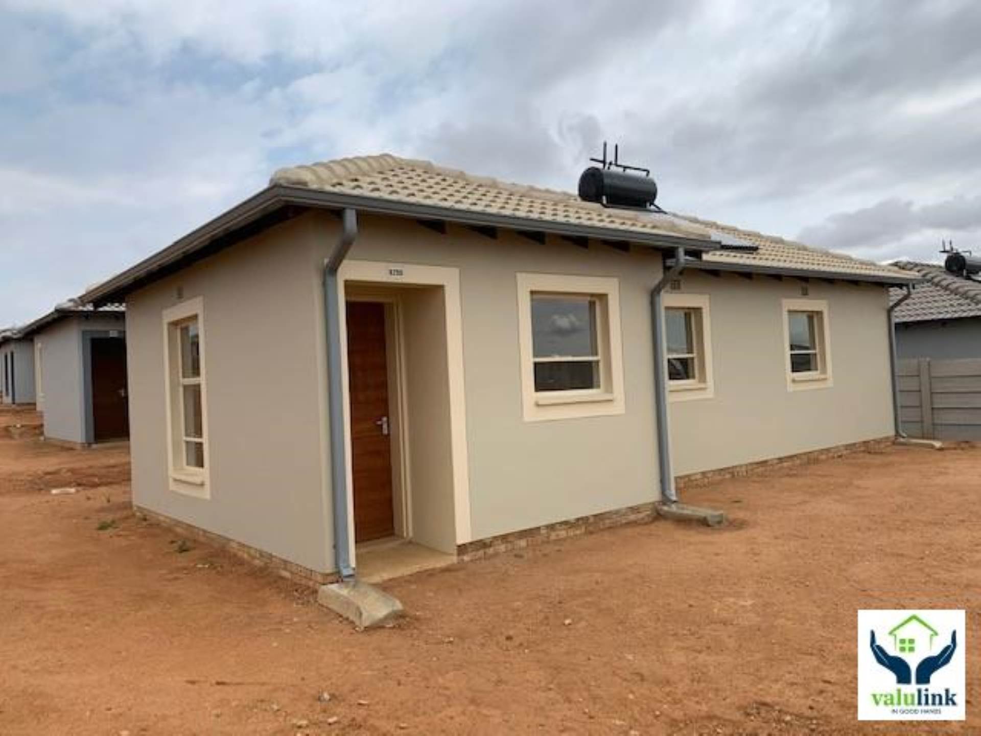 House For Sale In Clayville & Ext, Midrand, Gauteng for R 571,170