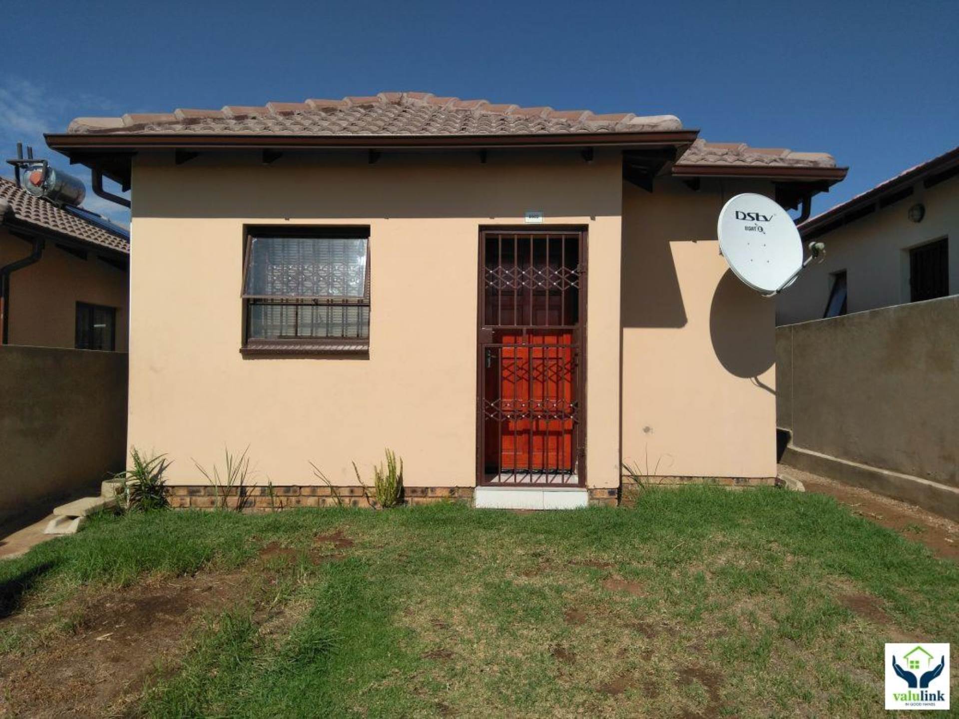 House For Sale in CLAYVILLE & EXT, MIDRAND for R 460 000 1071516