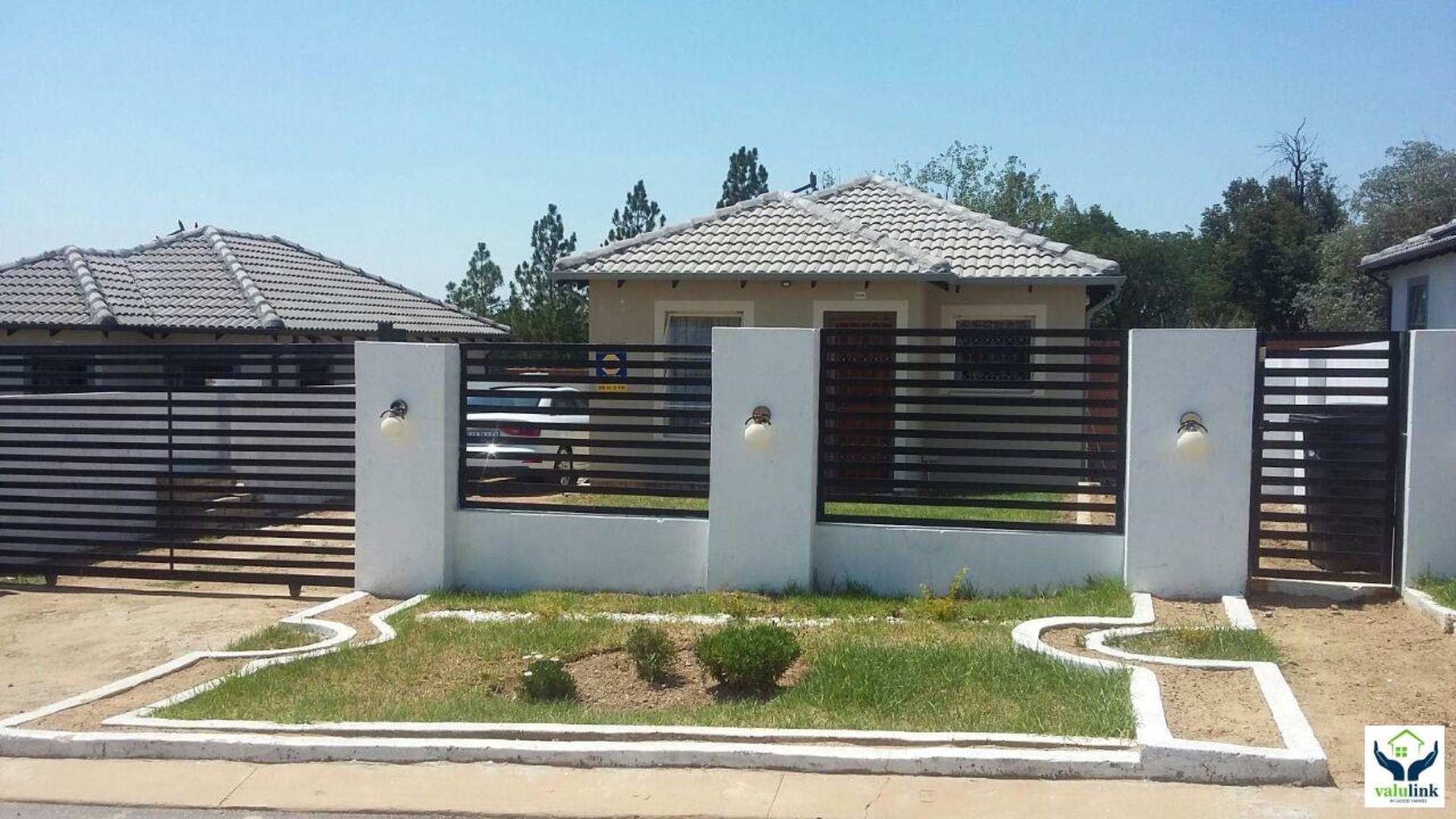 House Pending Sale in FOURWAYS, SANDTON for R 589 000 1089745