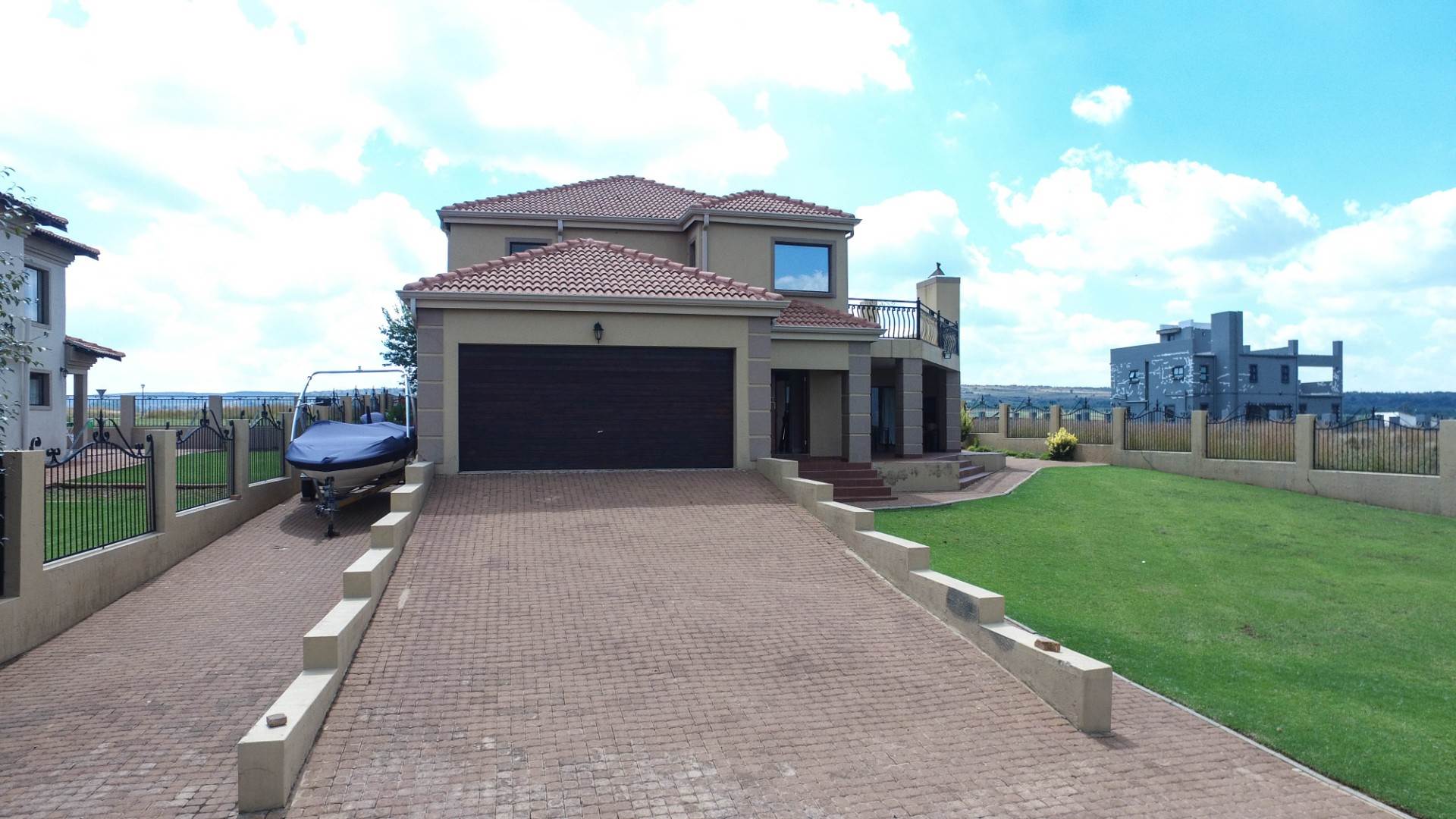 House For Sale In Bronkhorstbaai, Bronkhorstspruit, Gauteng for R 1,900,000