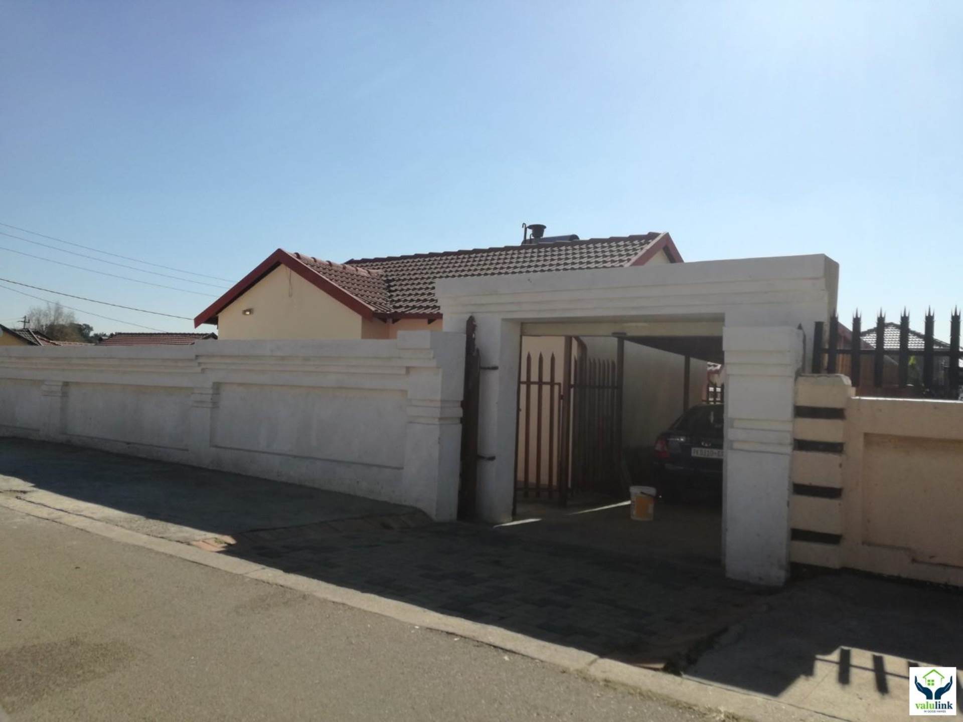 House Pending Sale In Ebony Park, Midrand, Gauteng for R 750,000