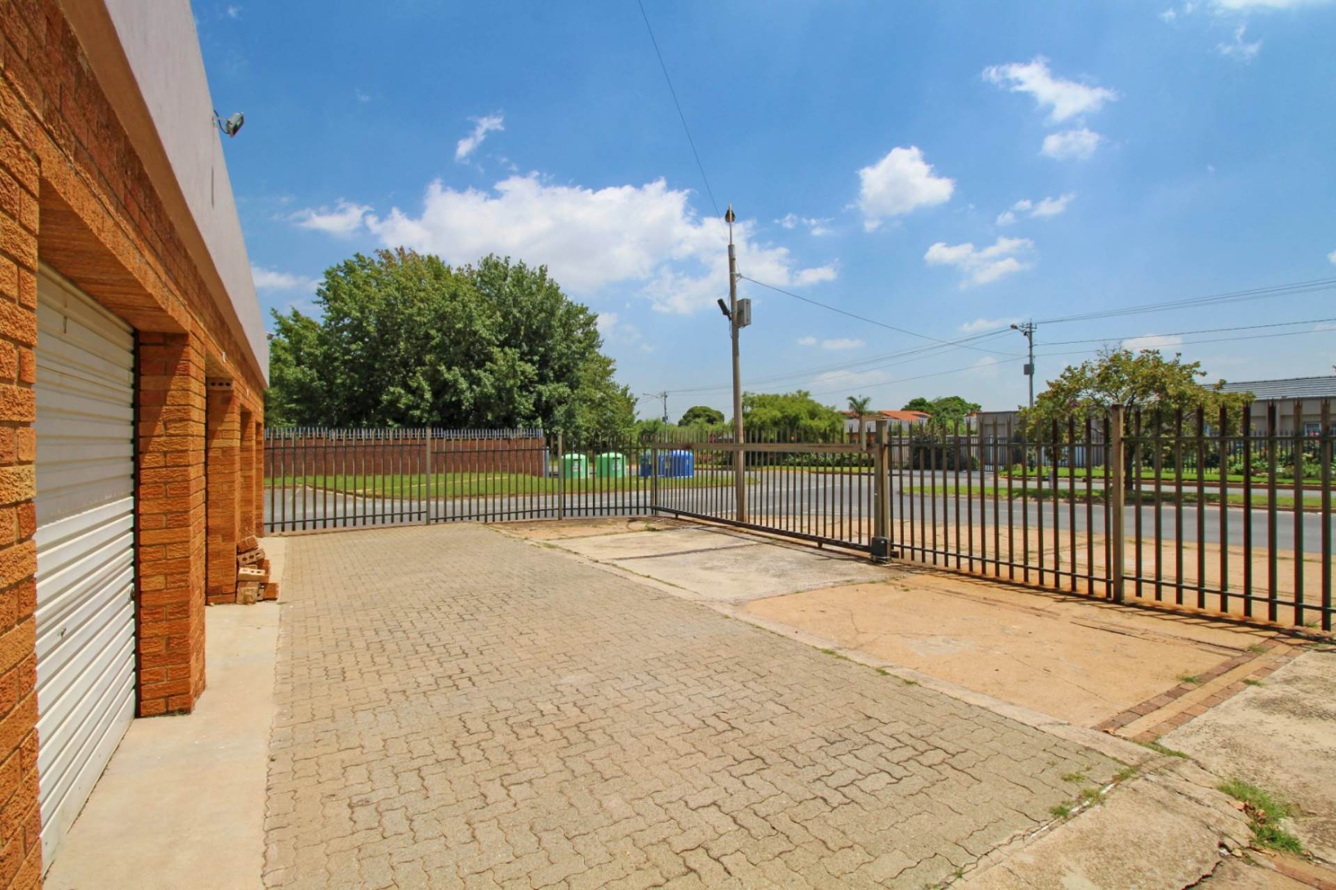 Office For Sale In Florida, Roodepoort, Gauteng for R 470,000