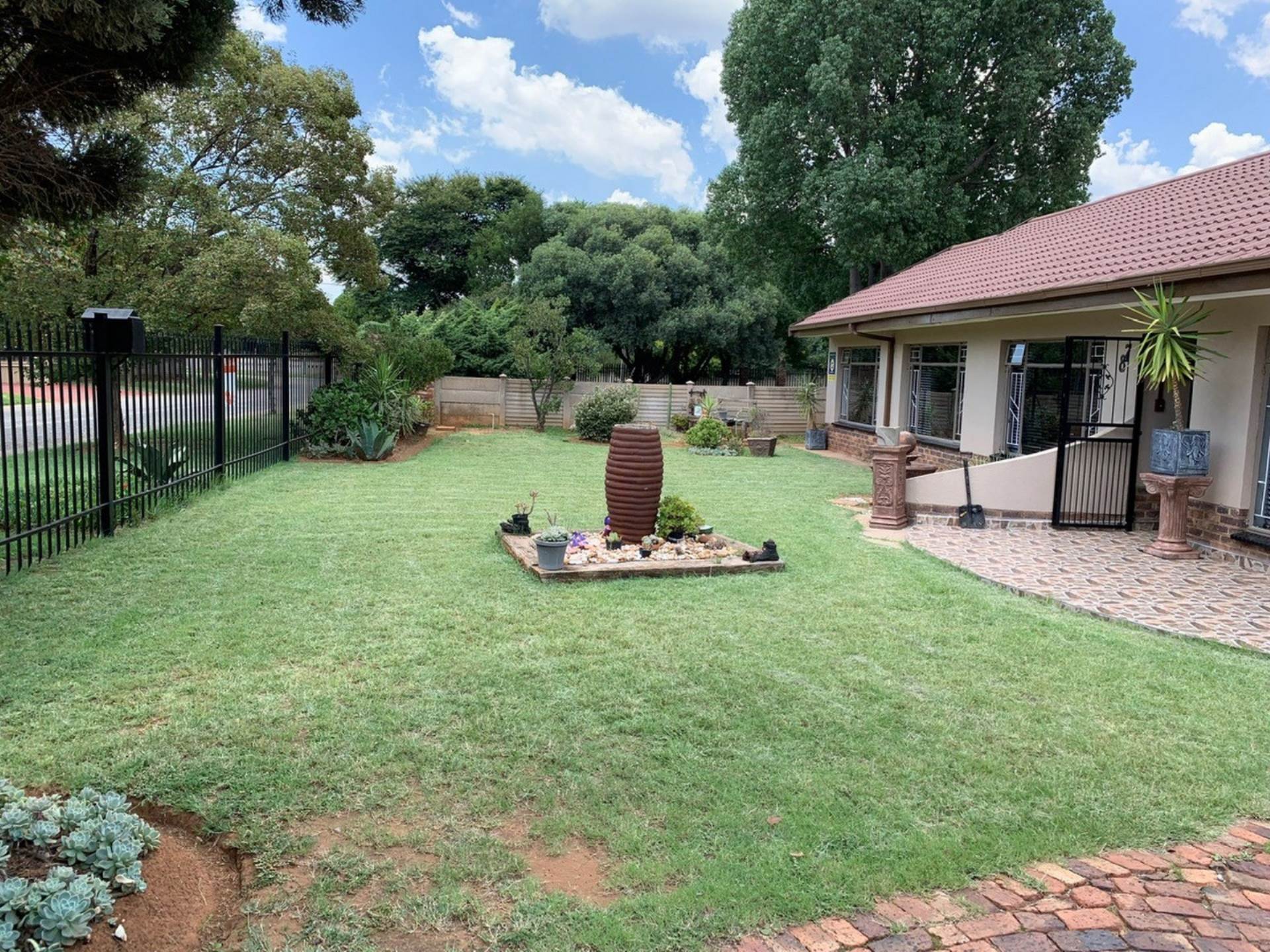 House For Sale In Sonlandpark, Vereeniging, Gauteng for R 990,000