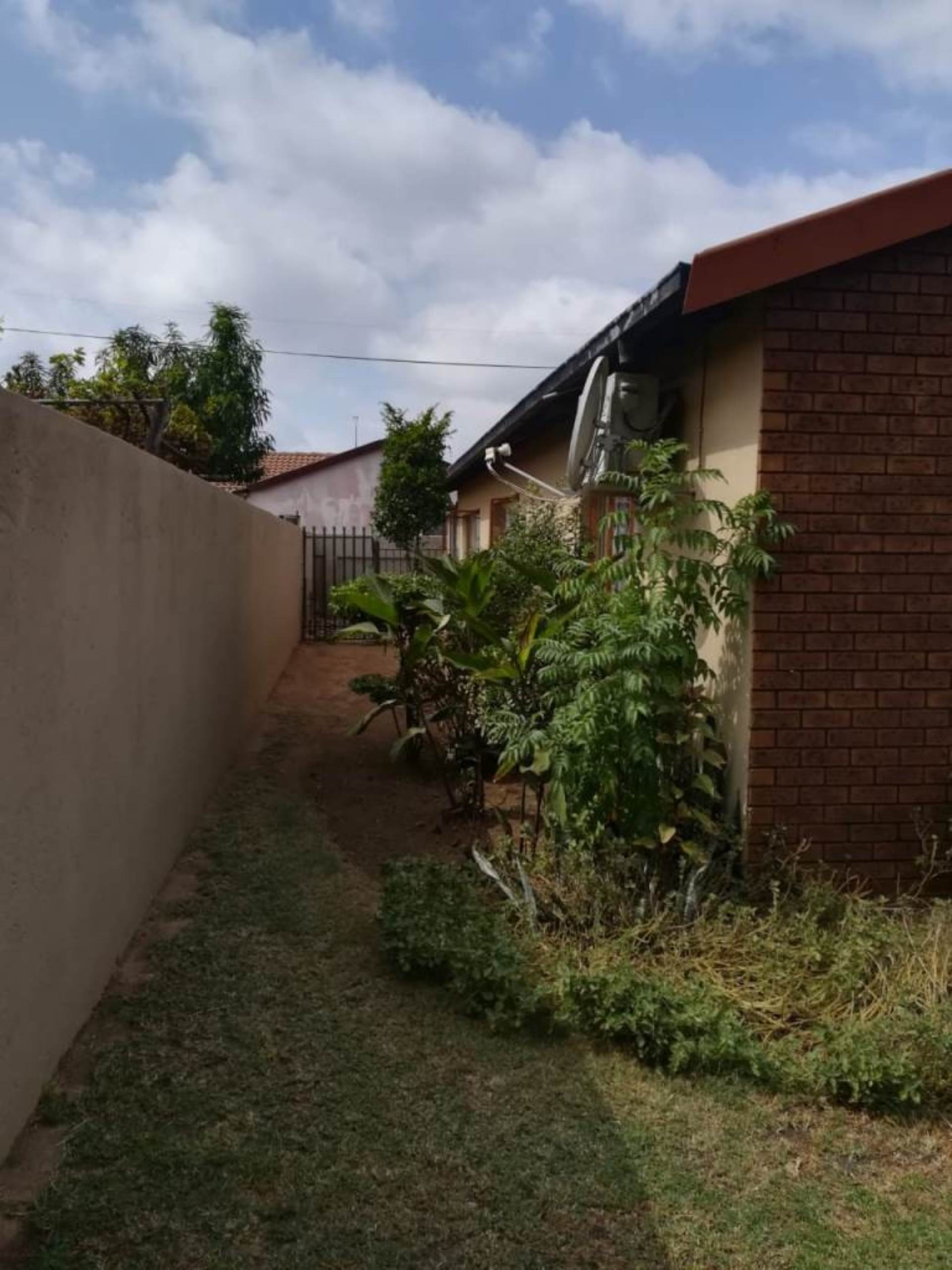 House For Sale In Mamelodi Gardens, Pretoria, Gauteng for R 769,000