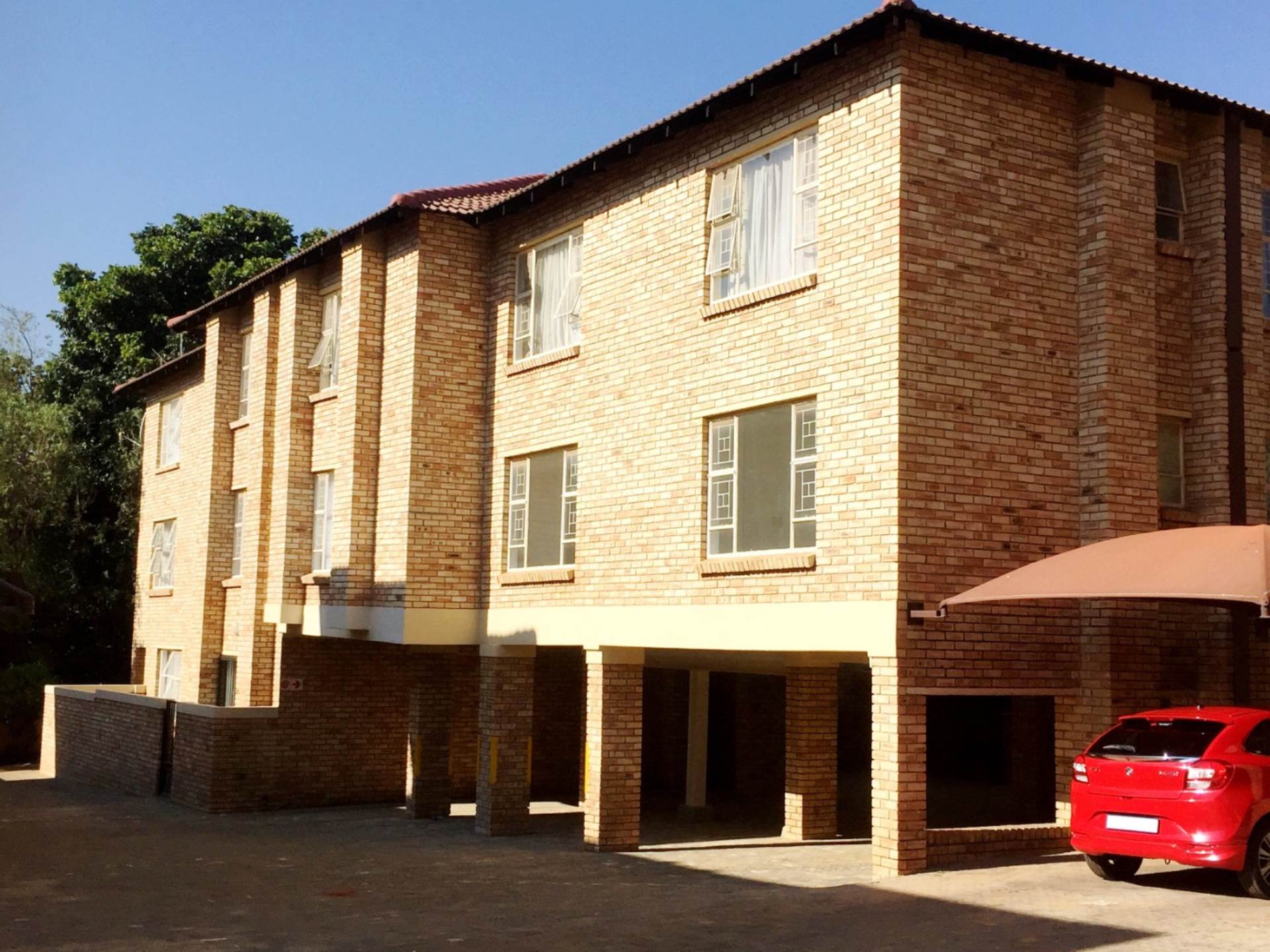Flat For Sale In Fairland, Randburg, Gauteng for R 968,000
